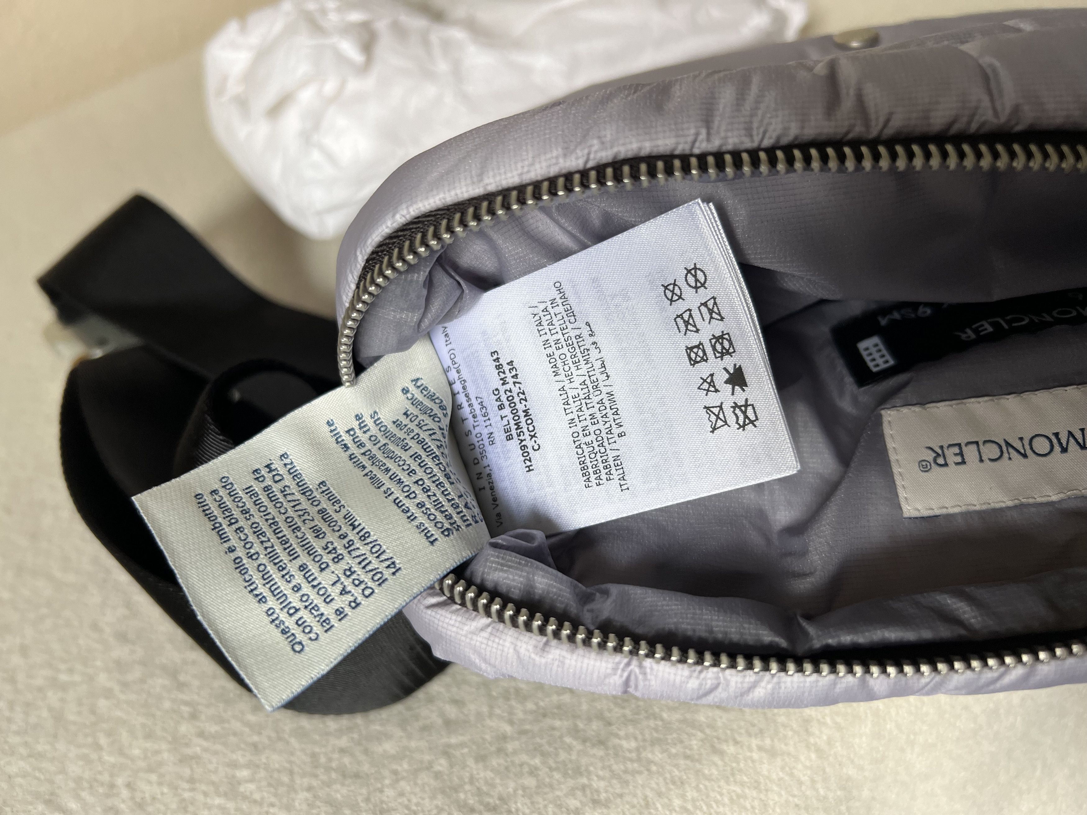 1017 ALYX 9SM × Moncler Genius 6 Moncler 1017 Alyx 9SM Padded Down Belt Bag Size ONE SIZE - 8 Thumbnail