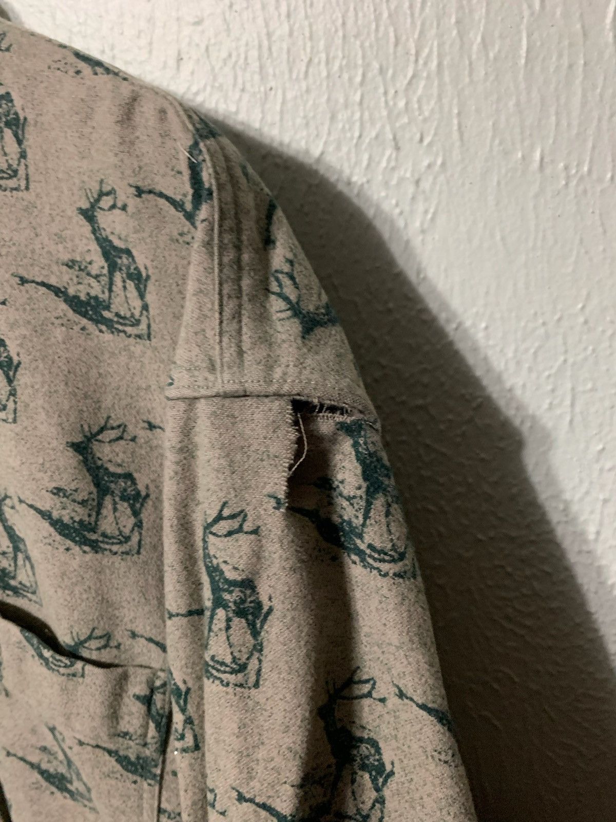 Vintage Vintage Cabelas Deer Overprint Chamois Shirt Size US L / EU 52-54 / 3 - 2 Thumbnail