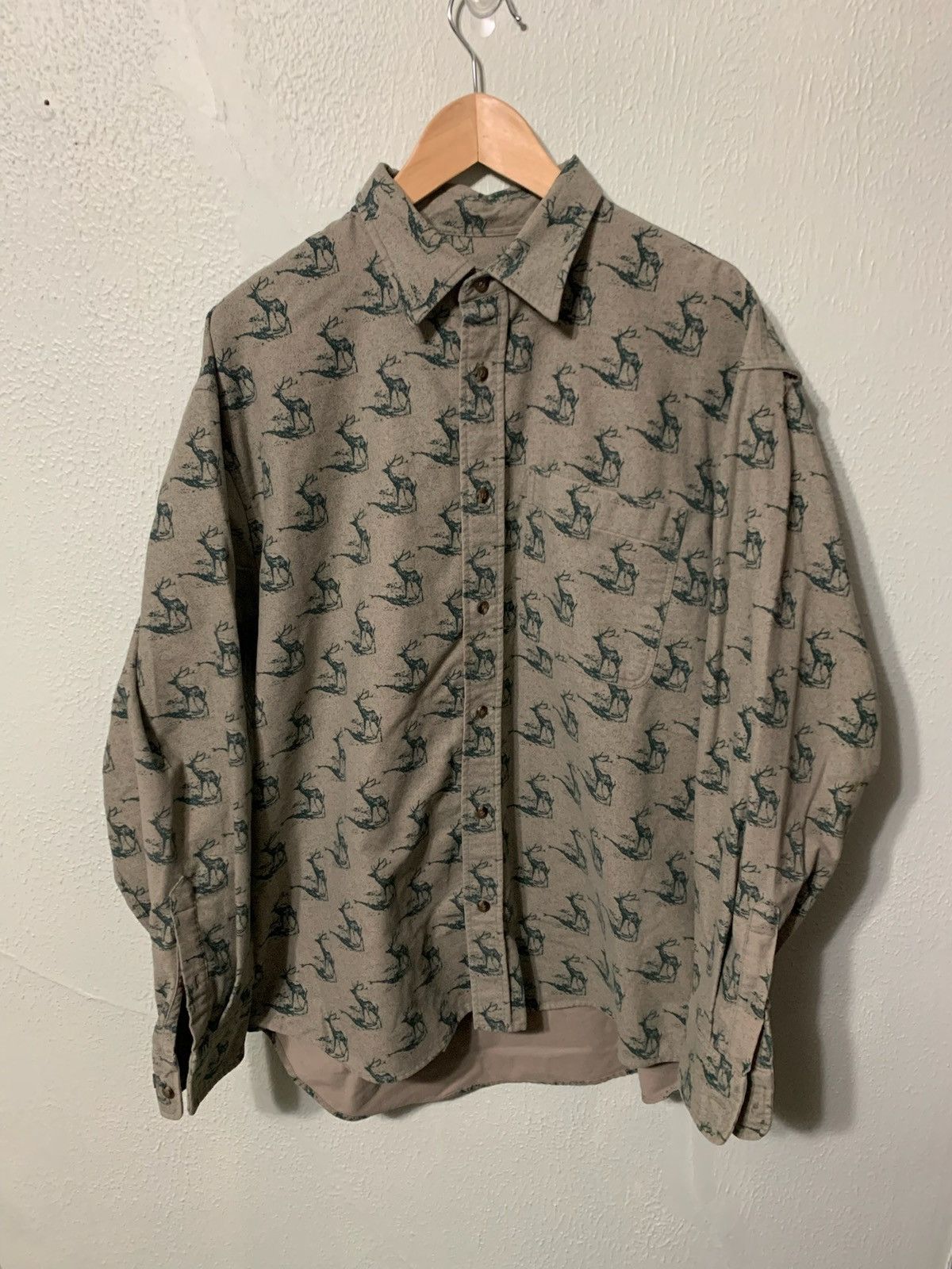 Vintage Vintage Cabelas Deer Overprint Chamois Shirt Size US L / EU 52-54 / 3 - 1 Thumbnail