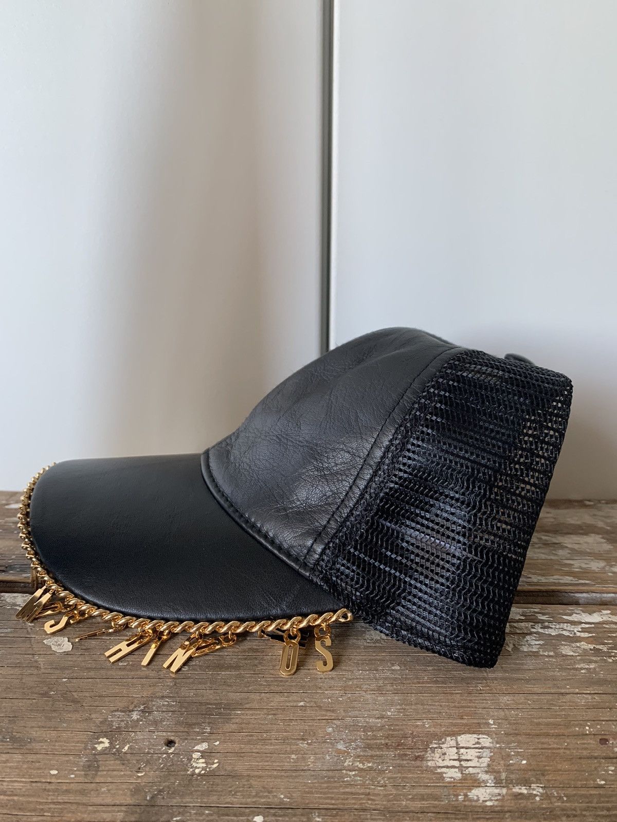 H&M × Moschino H&M X MOSCHINO LEATHER CAP WITH GOLD CHAIN BRIM Size ONE SIZE - 8 Thumbnail