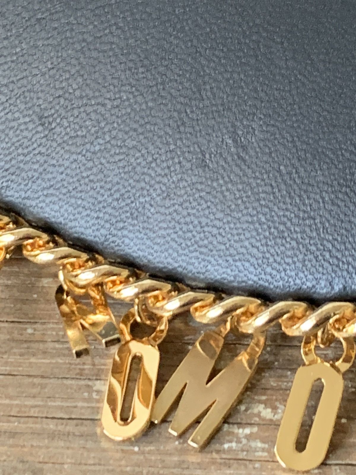 H&M × Moschino H&M X MOSCHINO LEATHER CAP WITH GOLD CHAIN BRIM Size ONE SIZE - 17 Thumbnail