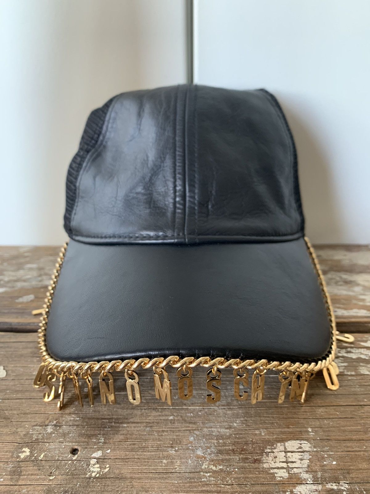 H&M × Moschino H&M X MOSCHINO LEATHER CAP WITH GOLD CHAIN BRIM Size ONE SIZE - 5 Thumbnail