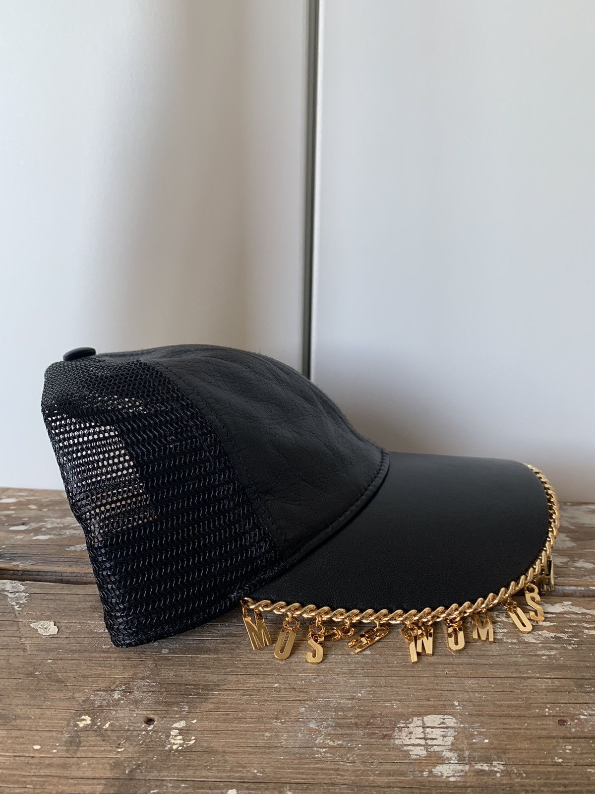 H&M × Moschino H&M X MOSCHINO LEATHER CAP WITH GOLD CHAIN BRIM Size ONE SIZE - 9 Thumbnail