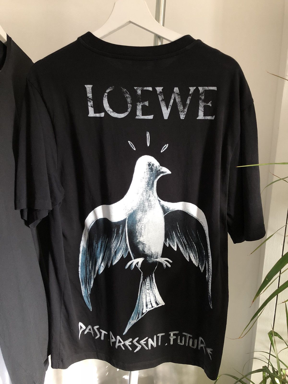 ネットオフ 送料得店  Loewe T-shirt Printed Future Present Past Dove Logo Loewe Tシャツ(半袖+袖なし)