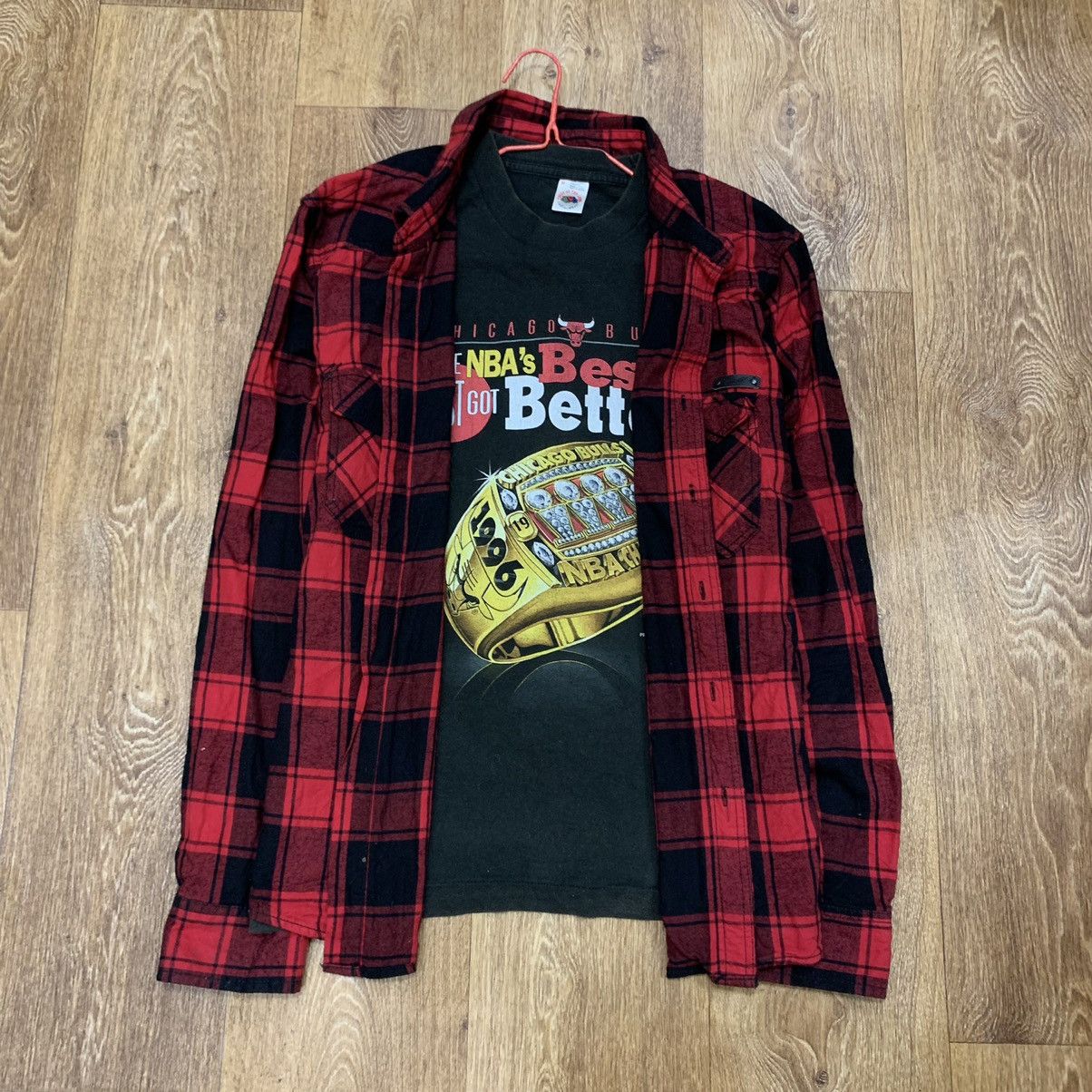 Vintage Vintage 90s NBA Graphic Tee Red Plaid Shirt Skate Cropped L Size US L / EU 52-54 / 3 - 1 Thumbnail