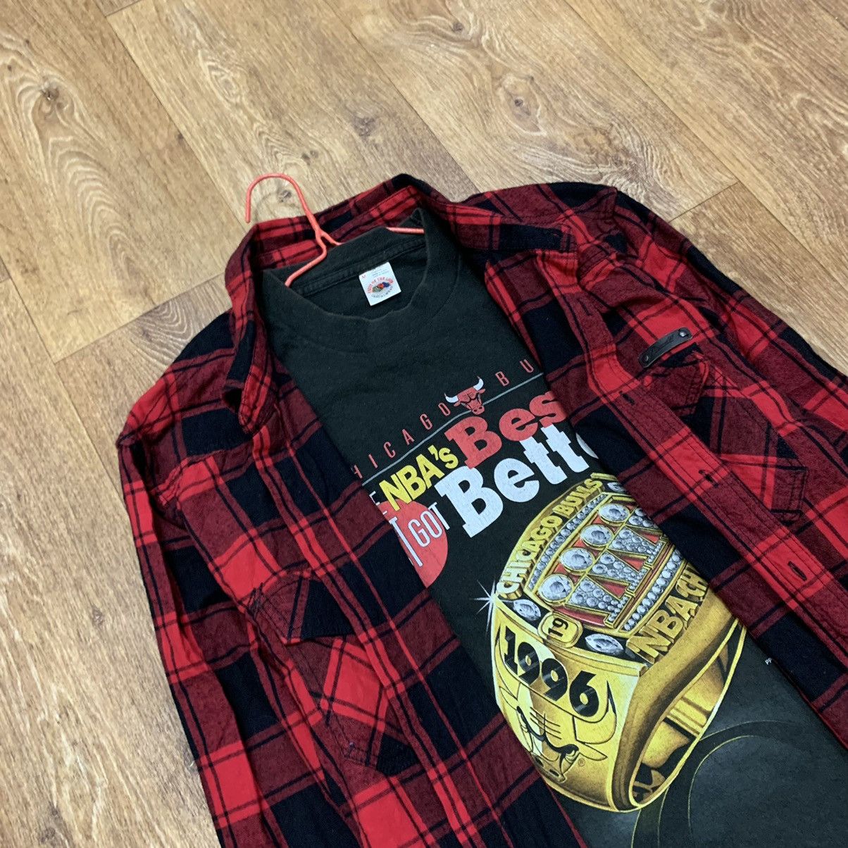 Vintage Vintage 90s NBA Graphic Tee Red Plaid Shirt Skate Cropped L Size US L / EU 52-54 / 3 - 5 Thumbnail