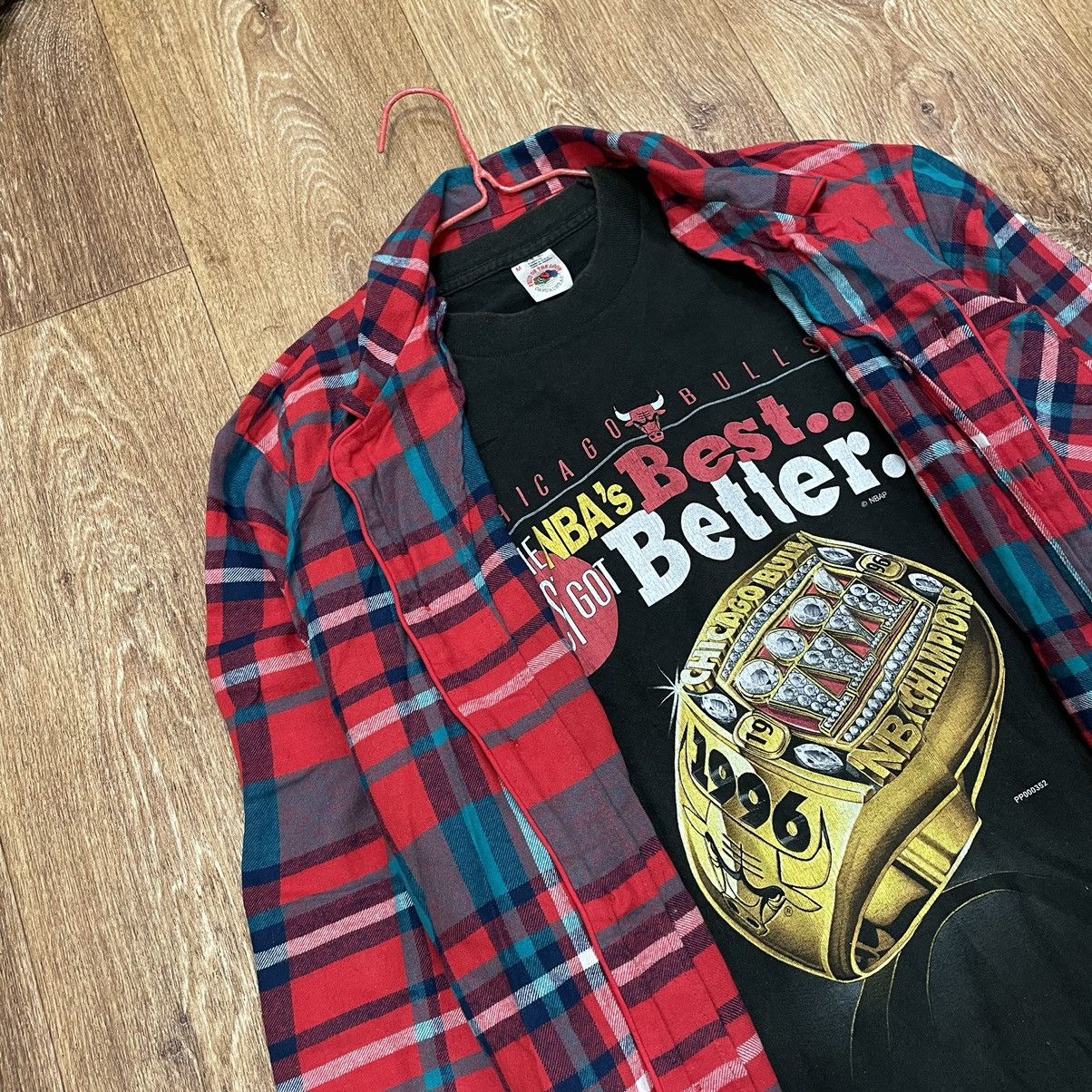 Vintage Vintage 90s Red Plaid Shirt Grunge Oversized Faded Logo M Size US M / EU 48-50 / 2 - 5 Thumbnail