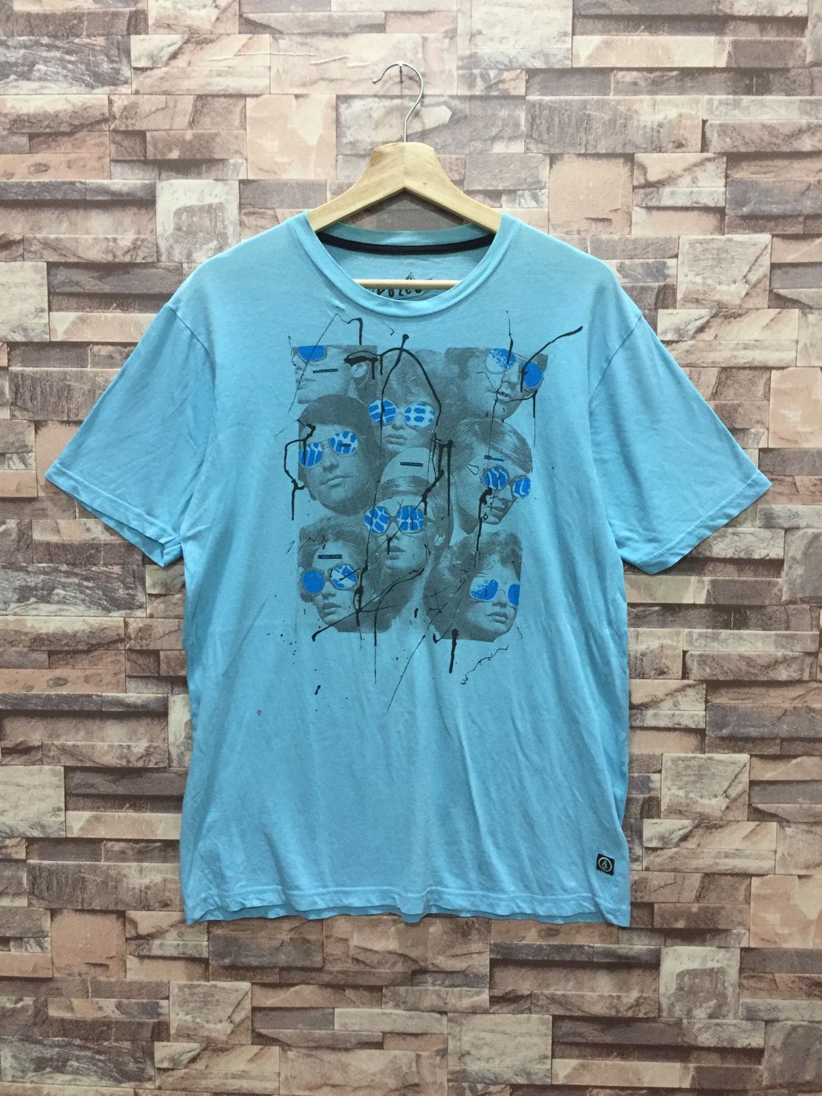 Volcom Volcom X Featured Artist Jay Quick #T4-55 Size US M / EU 48-50 / 2 - 1 Thumbnail