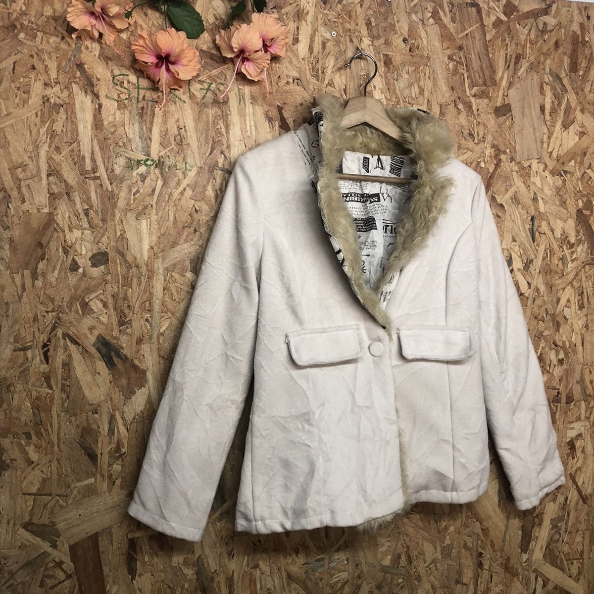 Japanese Brand FULL FUR AND FULLPRINT COLAR INPIRED LV Size S / US 4 / IT 40 - 3 Thumbnail