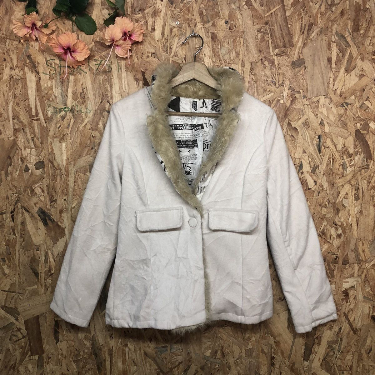 Japanese Brand FULL FUR AND FULLPRINT COLAR INPIRED LV Size S / US 4 / IT 40 - 2 Thumbnail