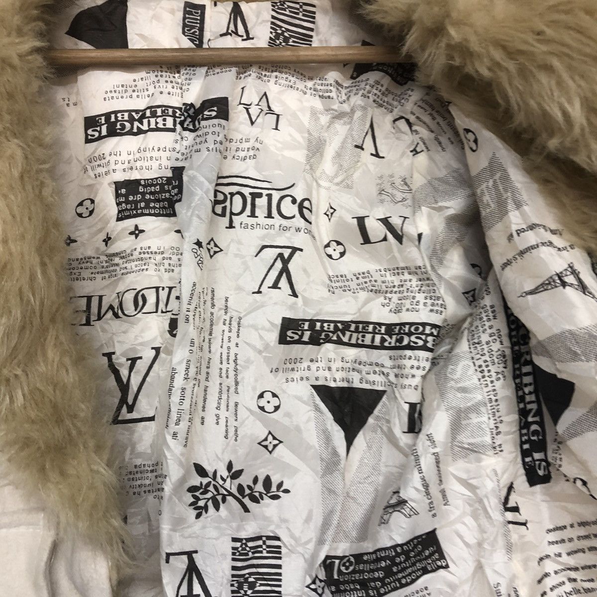 Japanese Brand FULL FUR AND FULLPRINT COLAR INPIRED LV Size S / US 4 / IT 40 - 8 Thumbnail