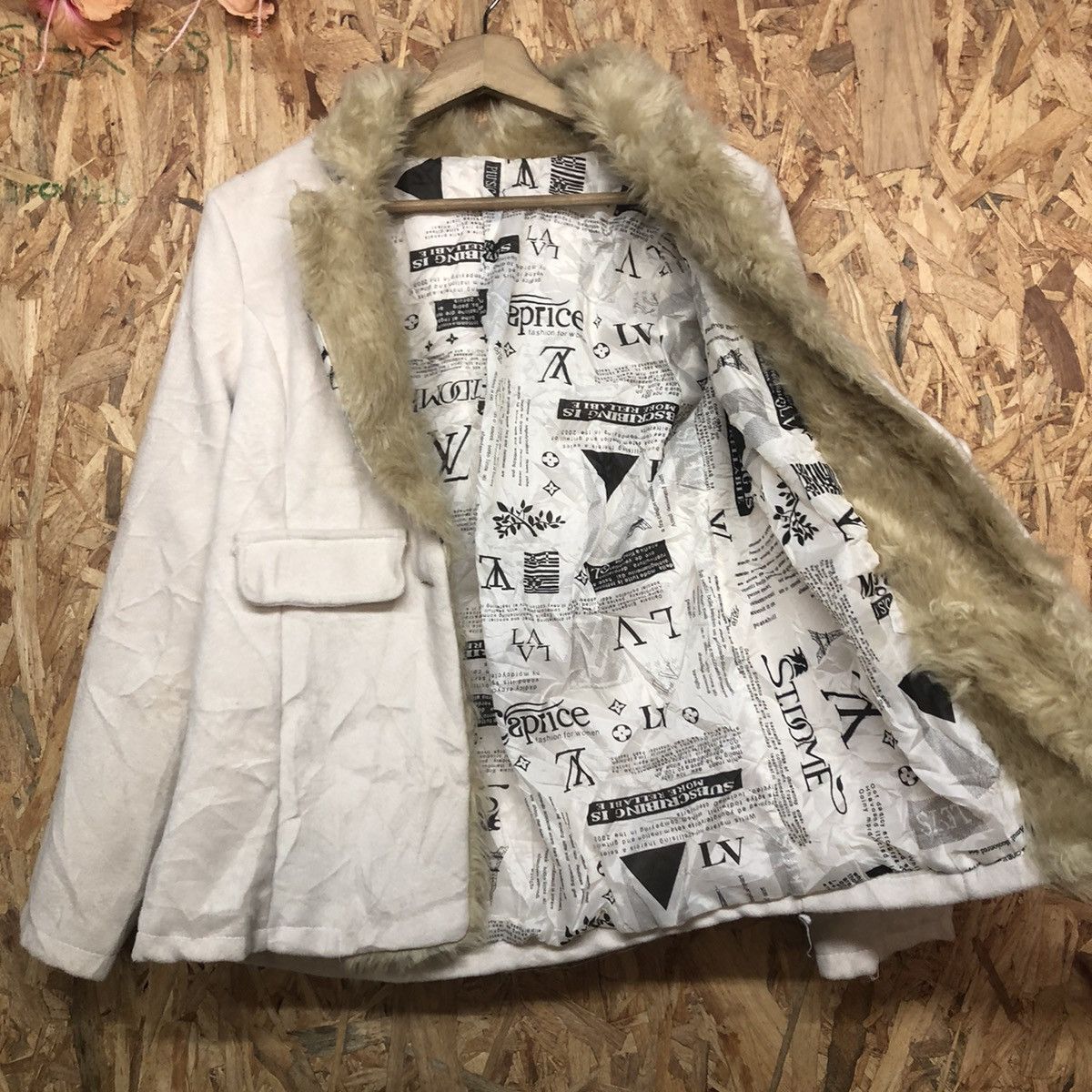 Japanese Brand FULL FUR AND FULLPRINT COLAR INPIRED LV Size S / US 4 / IT 40 - 1 Thumbnail