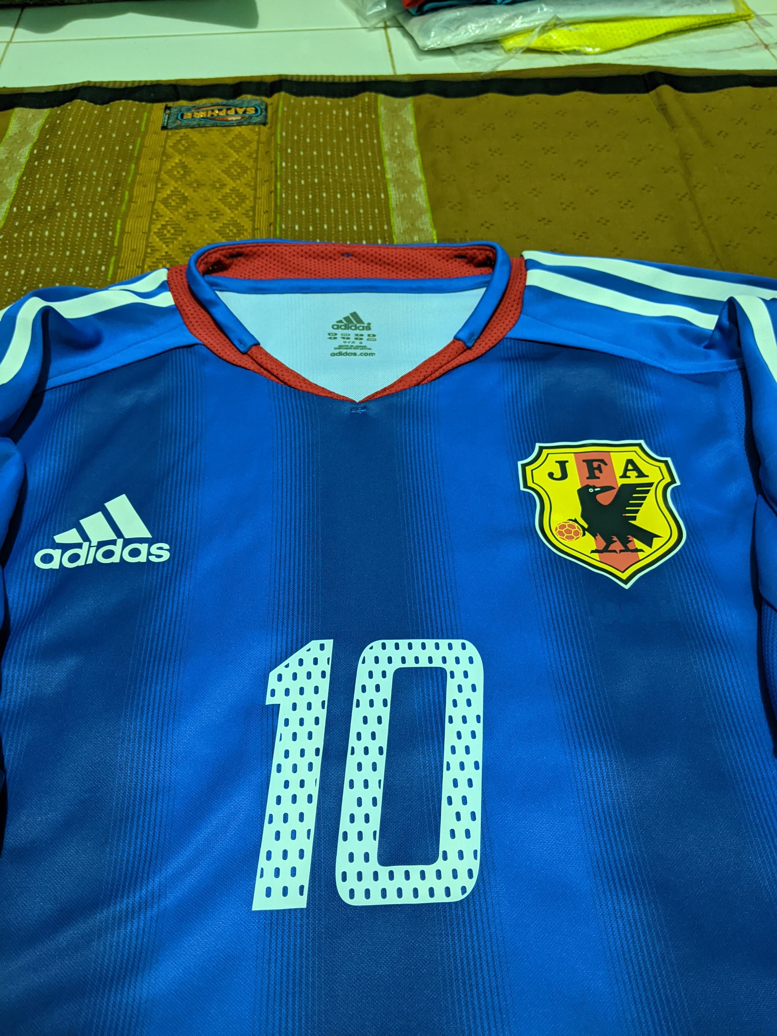 Adidas Japan 2004-2005 home Jersey football shirt Size US S / EU 44-46 / 1 - 4 Thumbnail