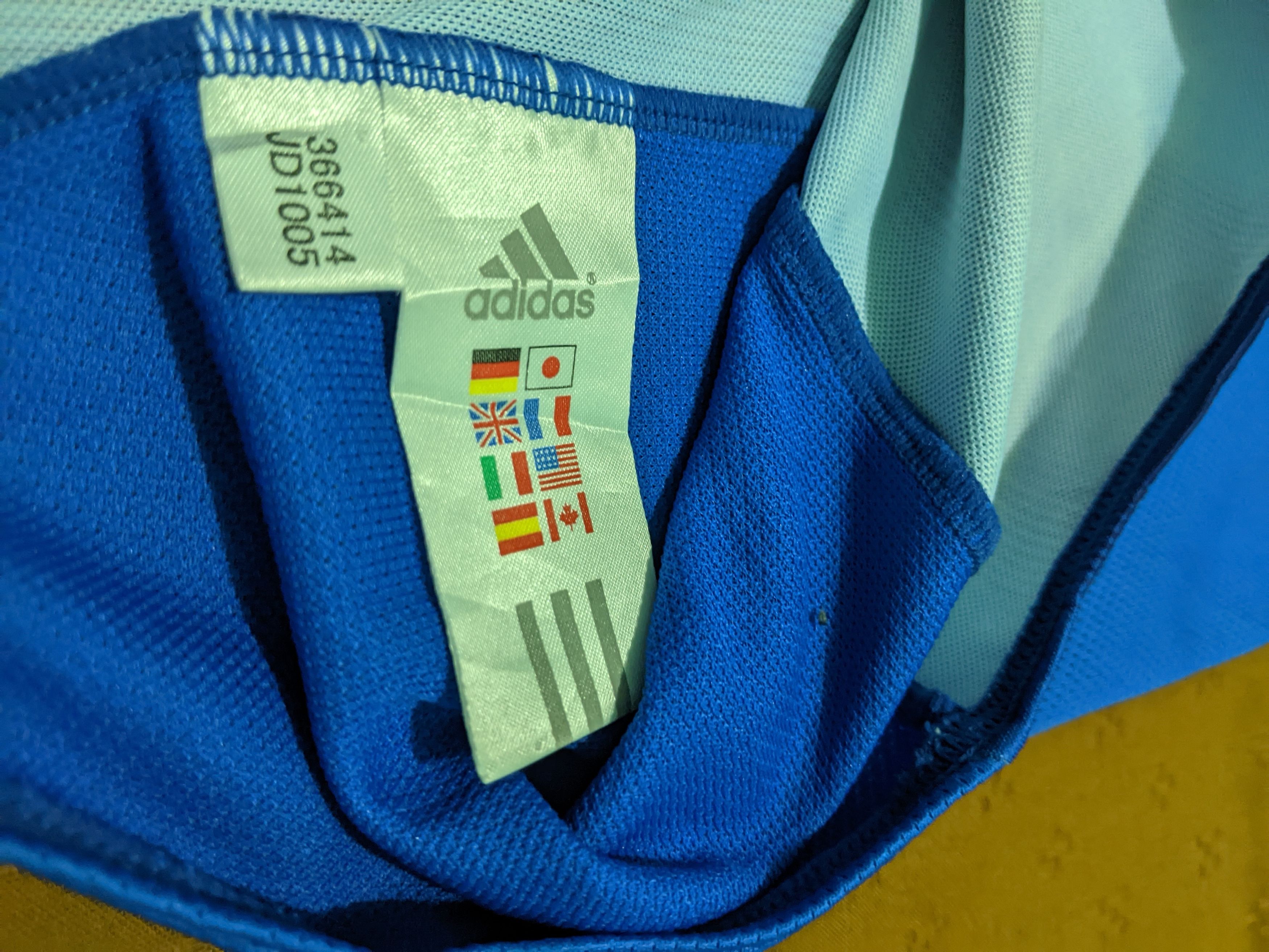 Adidas Japan 2004-2005 home Jersey football shirt Size US S / EU 44-46 / 1 - 7 Thumbnail