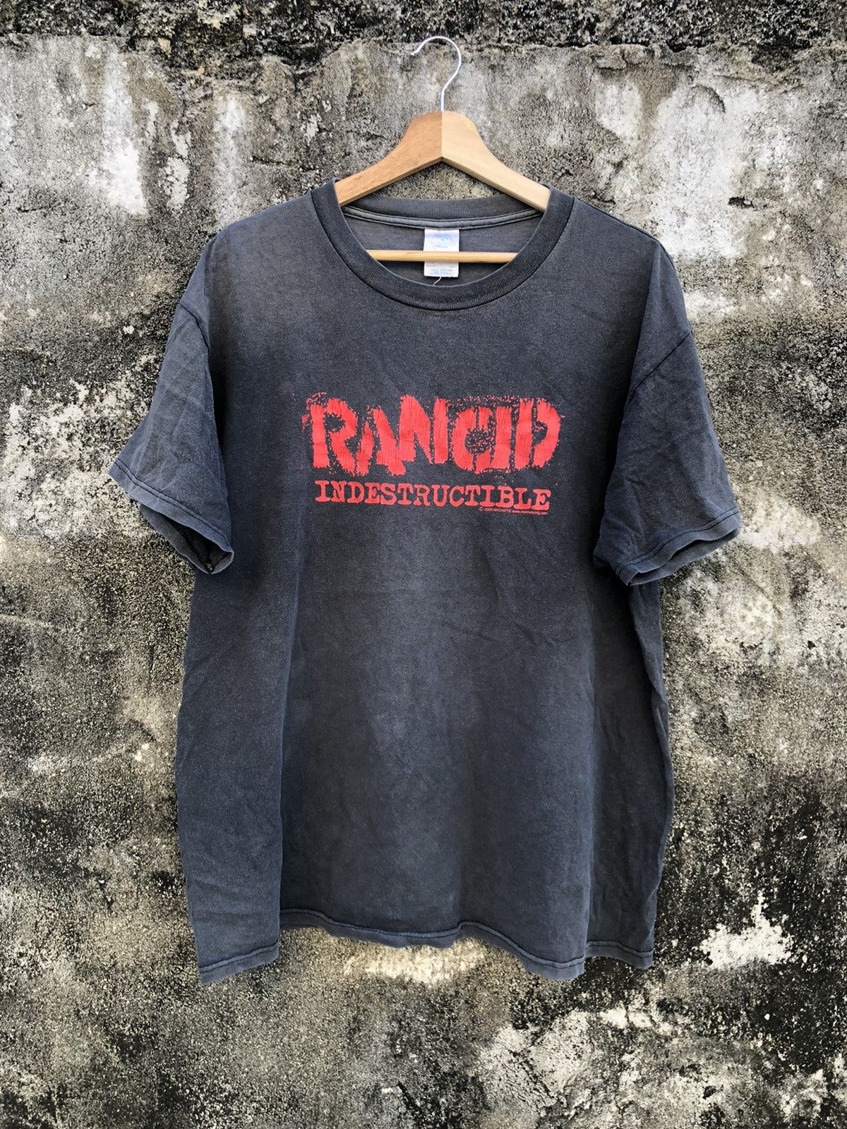 Band Tees × Vintage Vintage 2003 Rancid "Indestructible" Tshirt Size US L / EU 52-54 / 3 - 1 Thumbnail