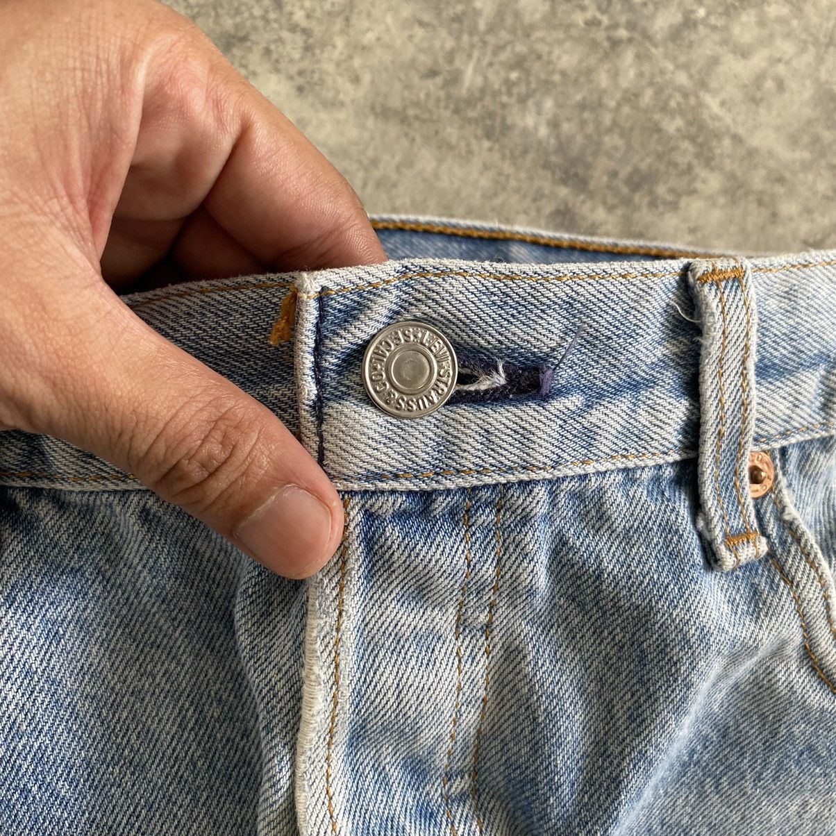 Levi's VTG 90’s Levis 501 Light Blue Distressed Jeans Size US 34 / EU 50 - 10 Thumbnail