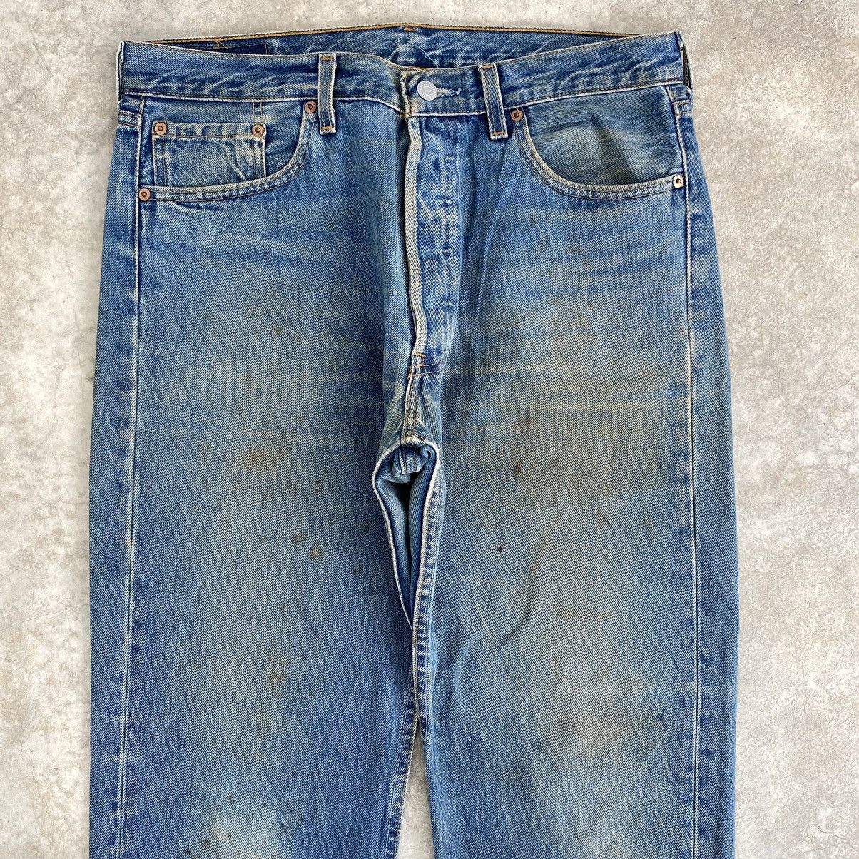 Levi's × Vintage Size 34x30 Vintage 90’s Levis 501 Faded Dirty Jeans Size US 34 / EU 50 - 2 Thumbnail
