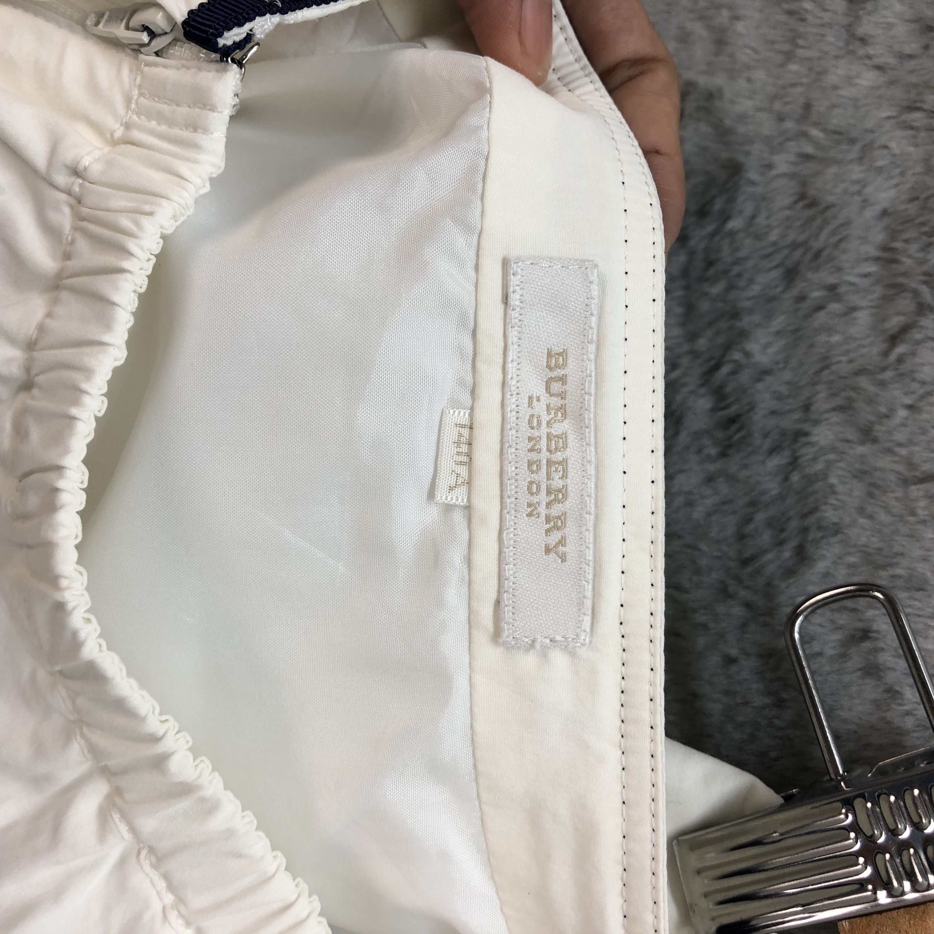 Burberry BURBERRY LONDON DRAWSTRING WHITE MINI SKIRTS #6080-216 Size 24" / US 00 / IT 34 - 4 Thumbnail