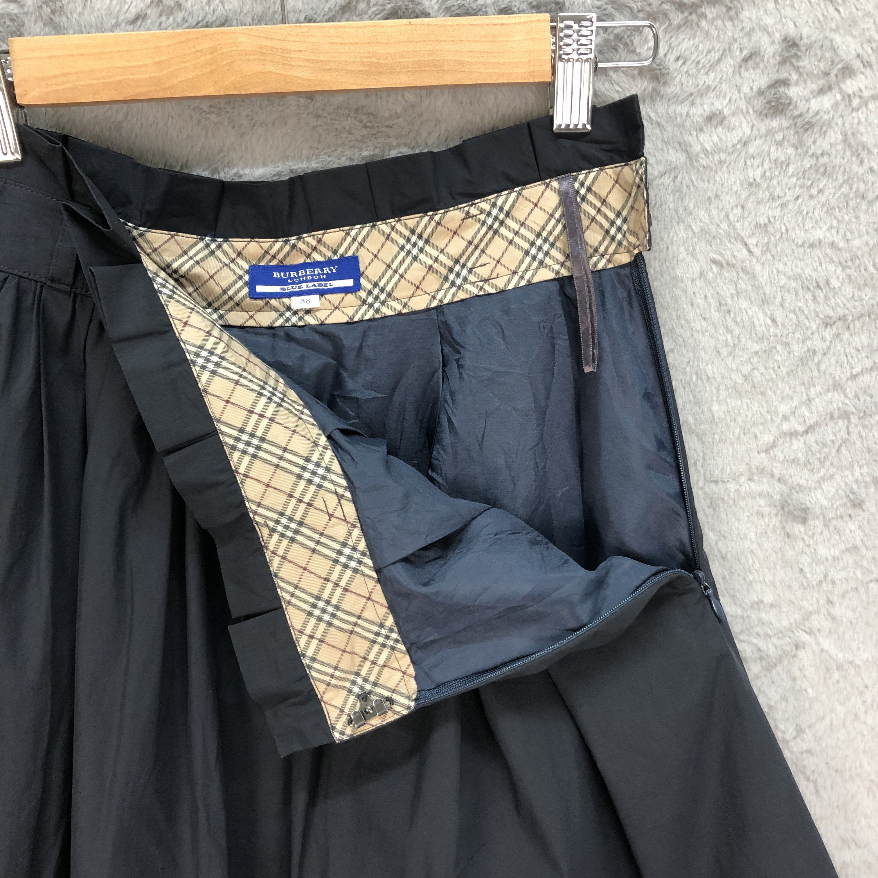 Burberry BURBERRY LONDON BLUE LABEL MINI SKIRTS #6079-216 Size 26" / US 2 / IT 38 - 6 Thumbnail