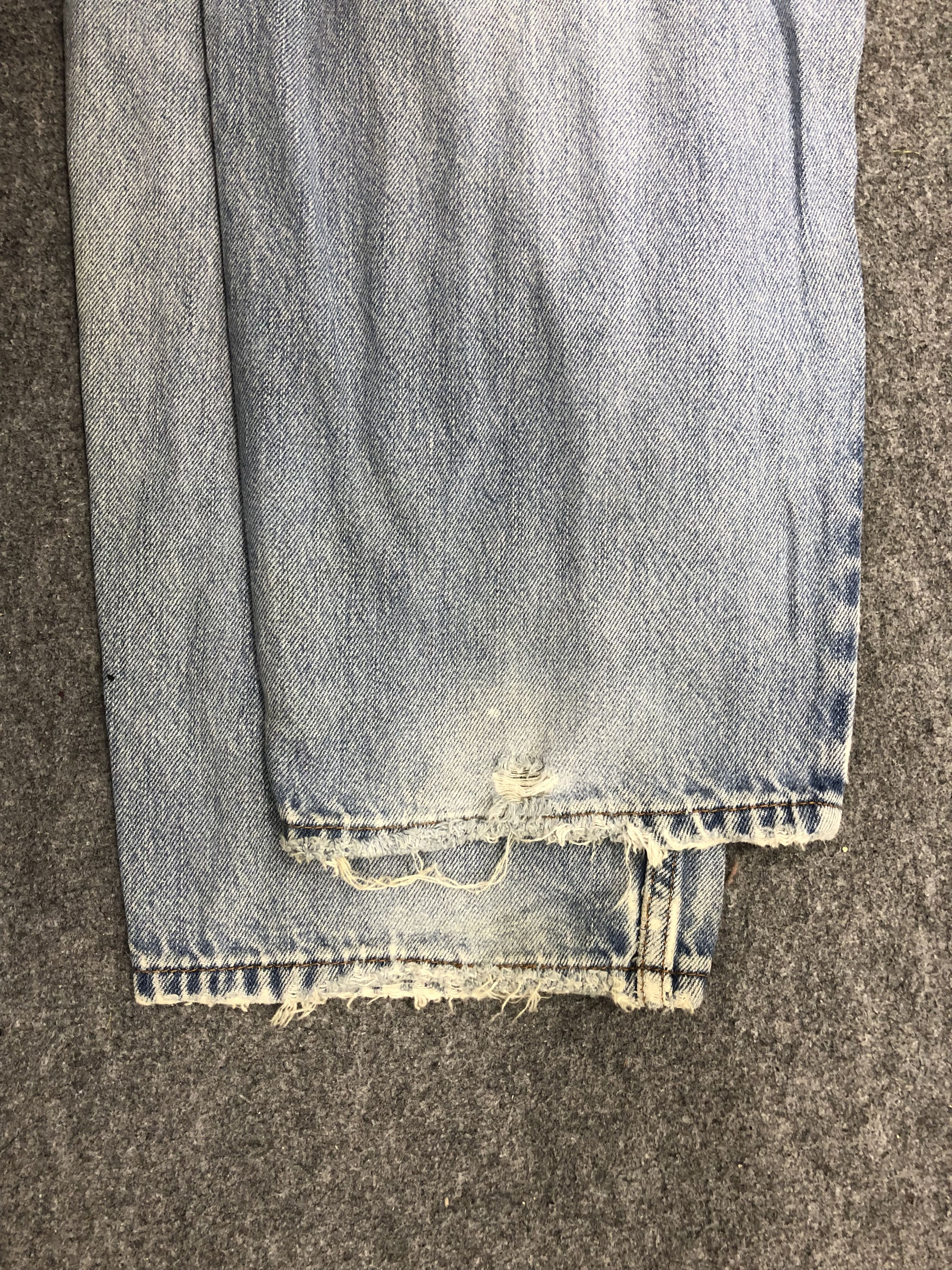 Levi's × Vintage Vintage Distressed Levis 560 Faded Blue Baggy Jeans DP1270 Size US 35 - 14 Thumbnail