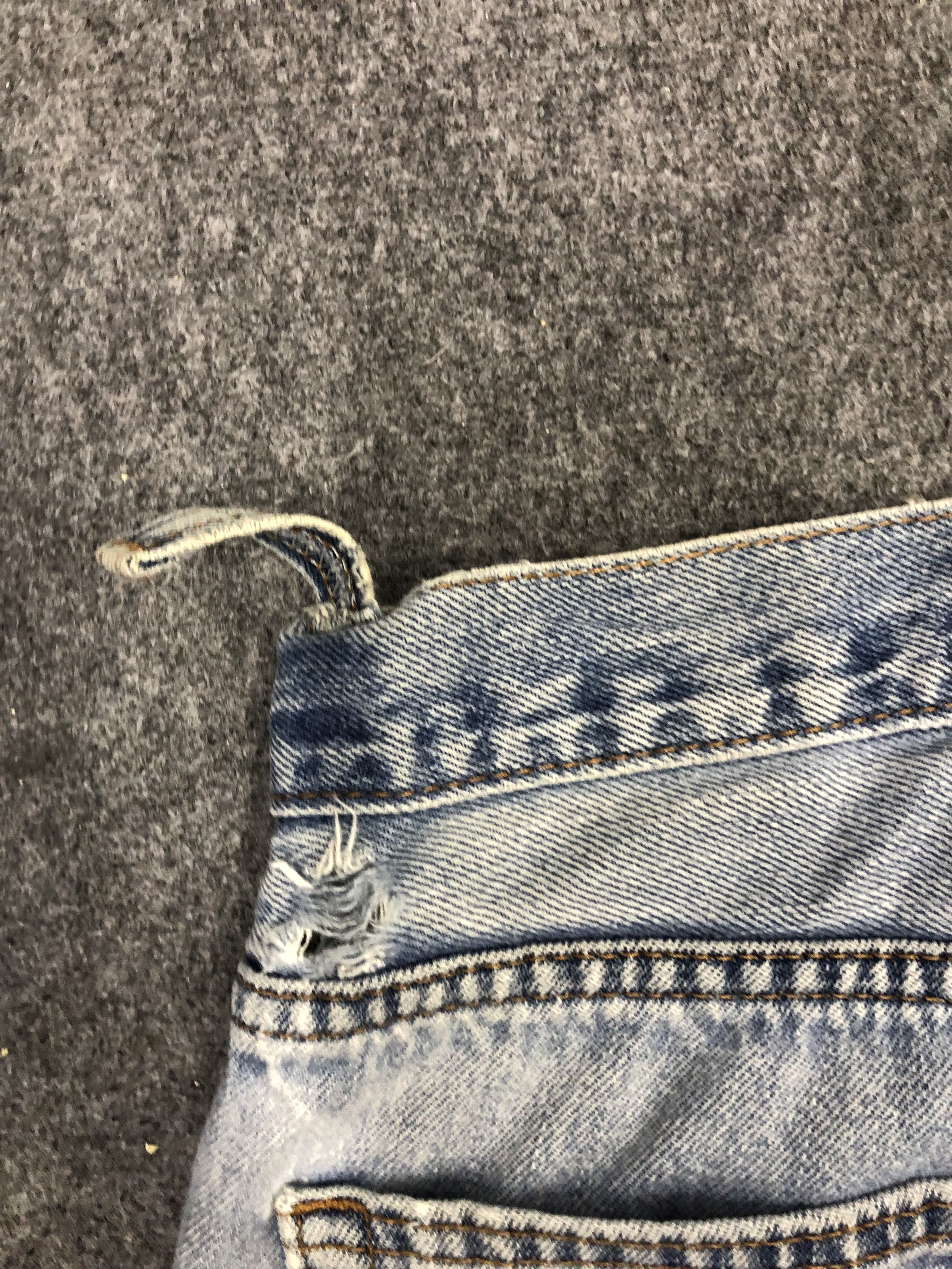 Levi's × Vintage Vintage Distressed Levis 560 Faded Blue Baggy Jeans DP1270 Size US 35 - 12 Thumbnail
