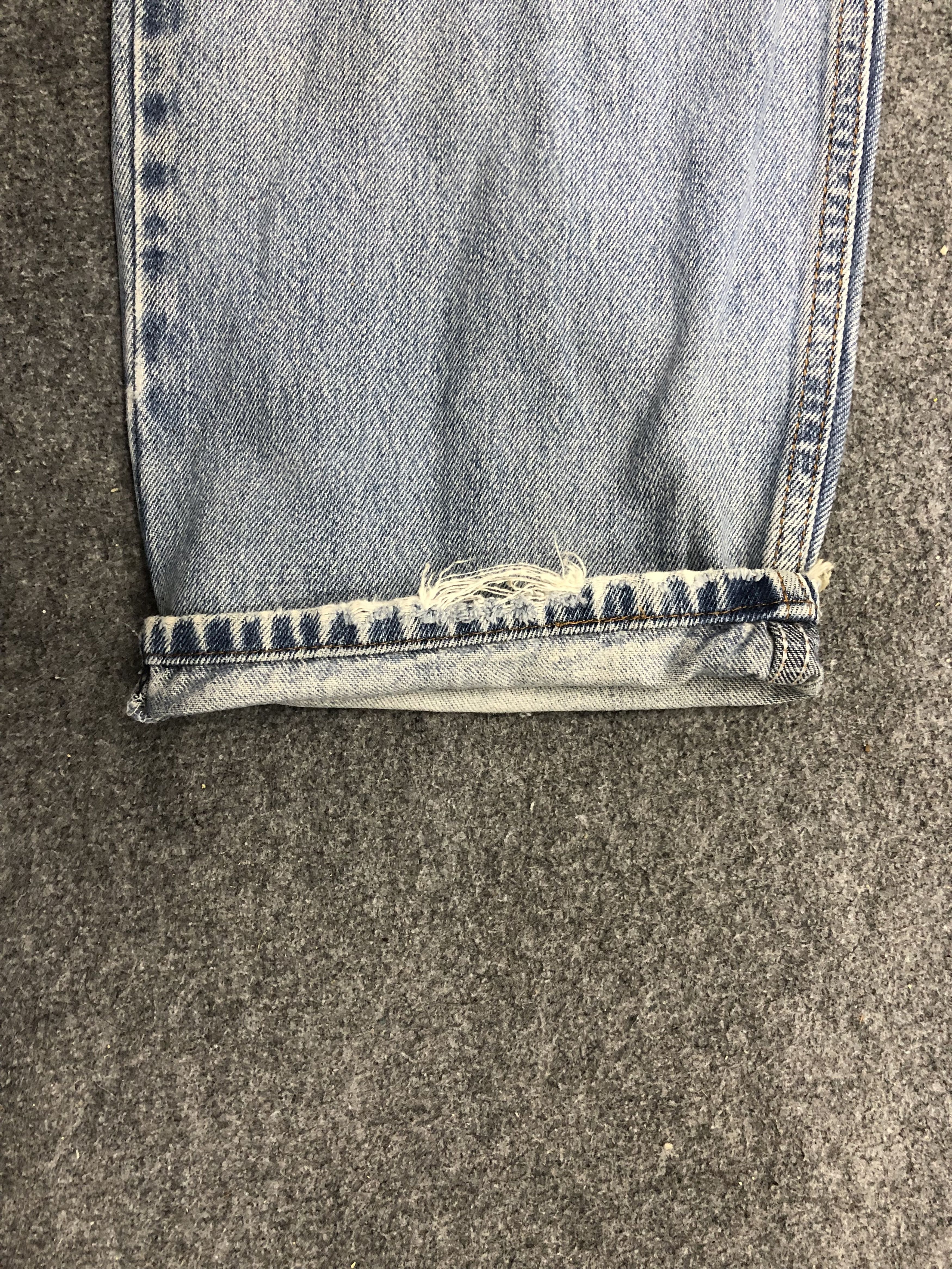 Levi's × Vintage Vintage Distressed Levis 560 Faded Blue Baggy Jeans DP1270 Size US 35 - 11 Thumbnail