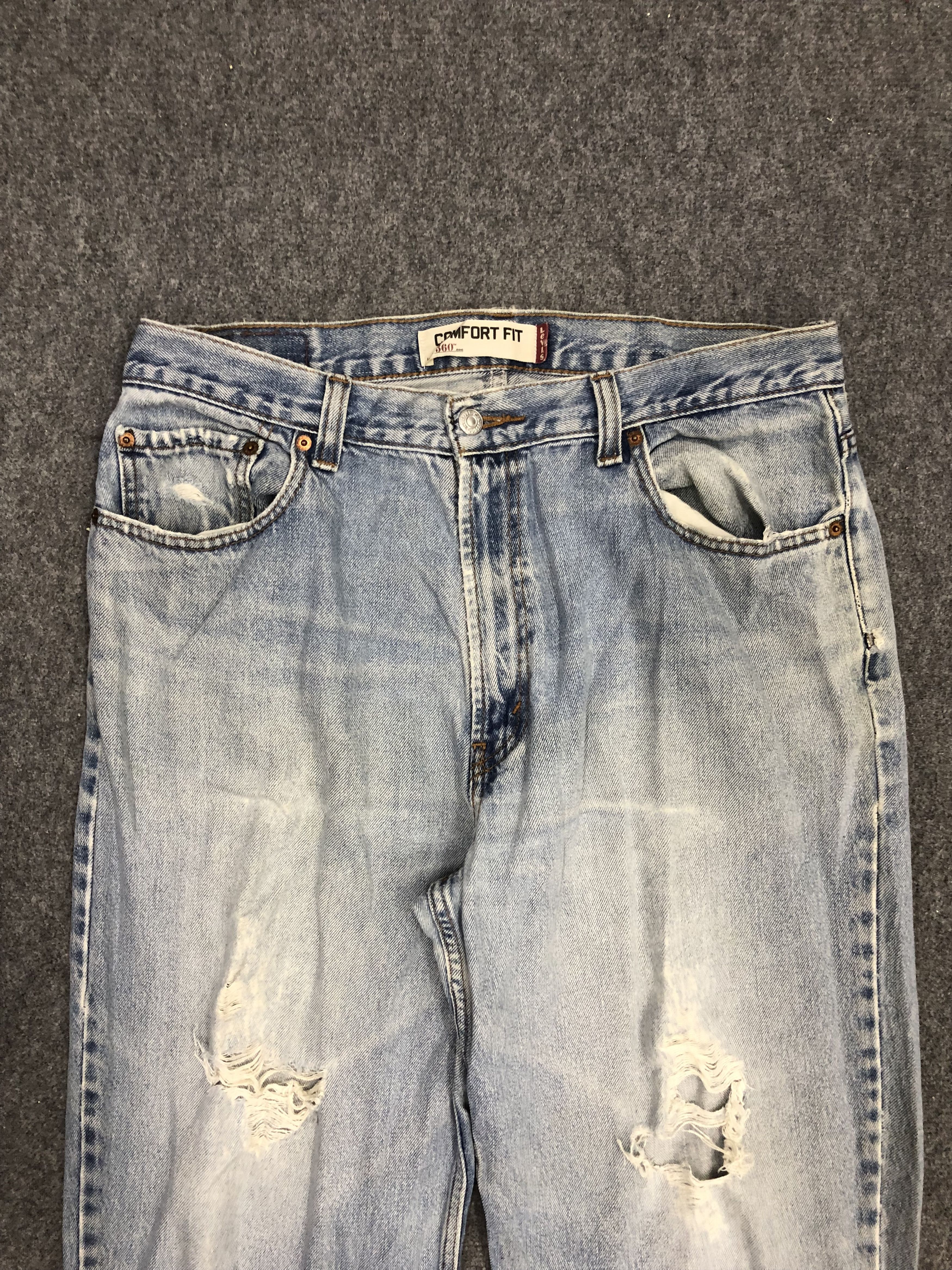 Levi's × Vintage Vintage Distressed Levis 560 Faded Blue Baggy Jeans DP1270 Size US 35 - 2 Thumbnail