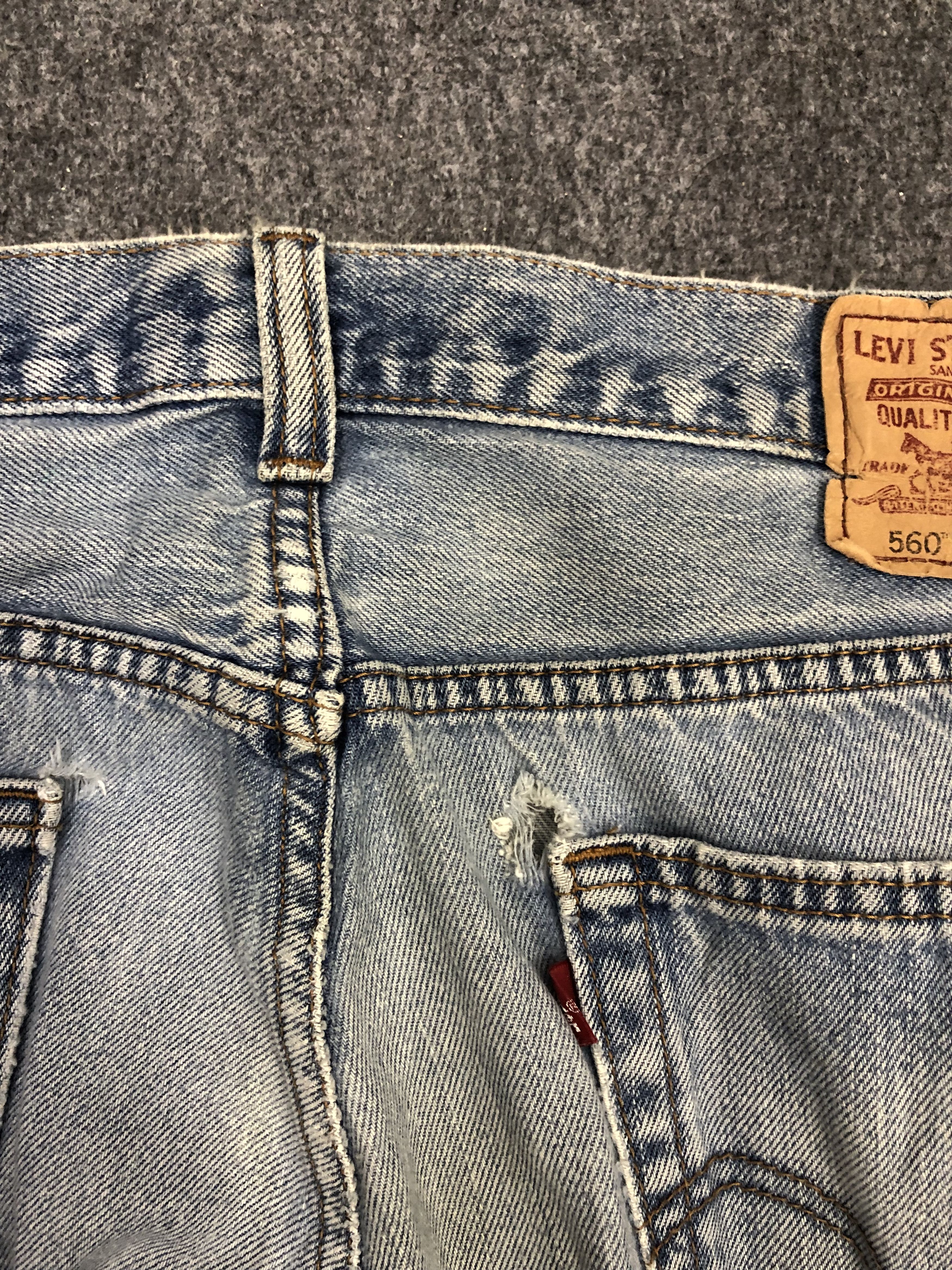 Levi's × Vintage Vintage Distressed Levis 560 Faded Blue Baggy Jeans DP1270 Size US 35 - 13 Thumbnail