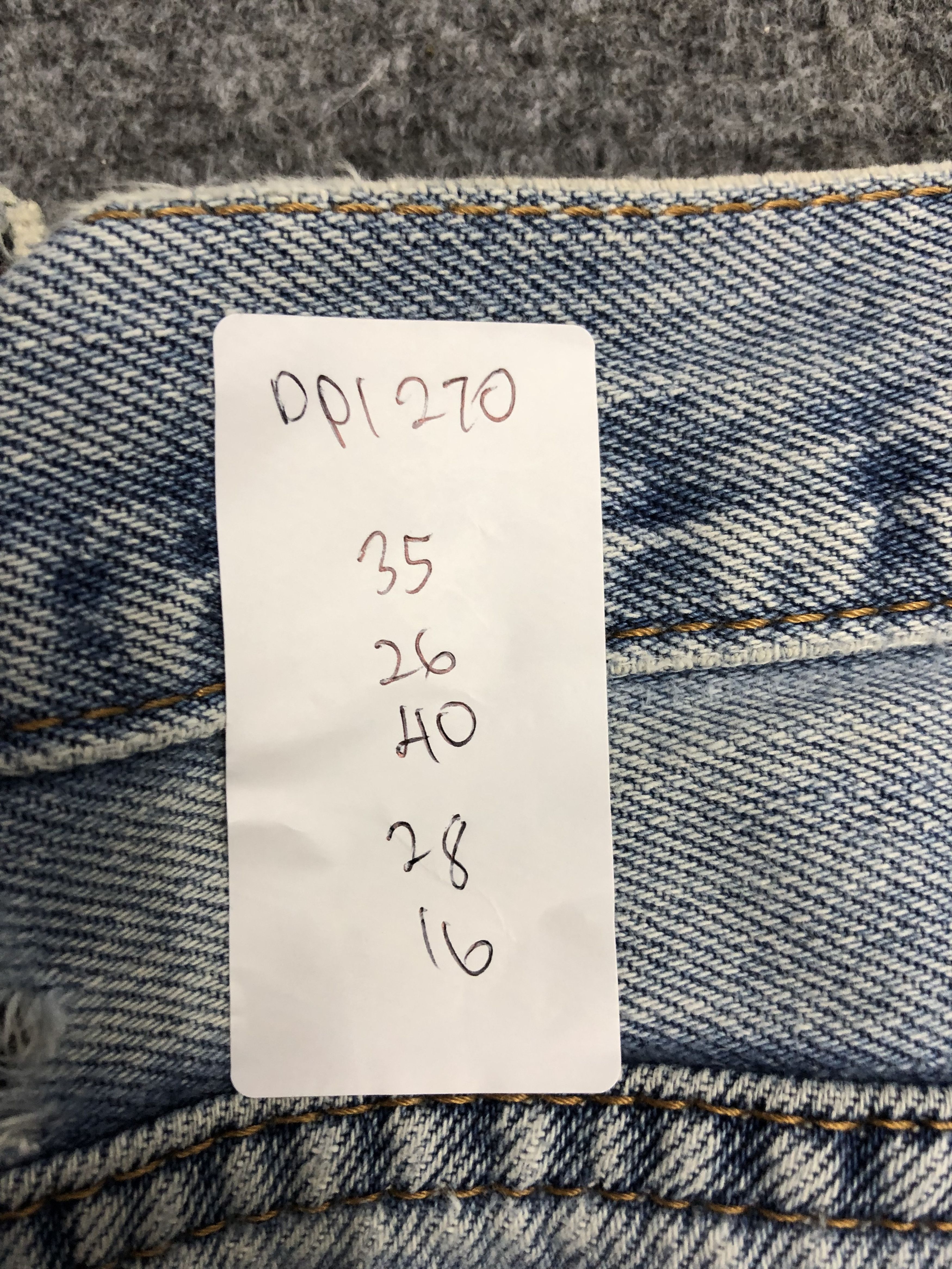 Levi's × Vintage Vintage Distressed Levis 560 Faded Blue Baggy Jeans DP1270 Size US 35 - 15 Thumbnail
