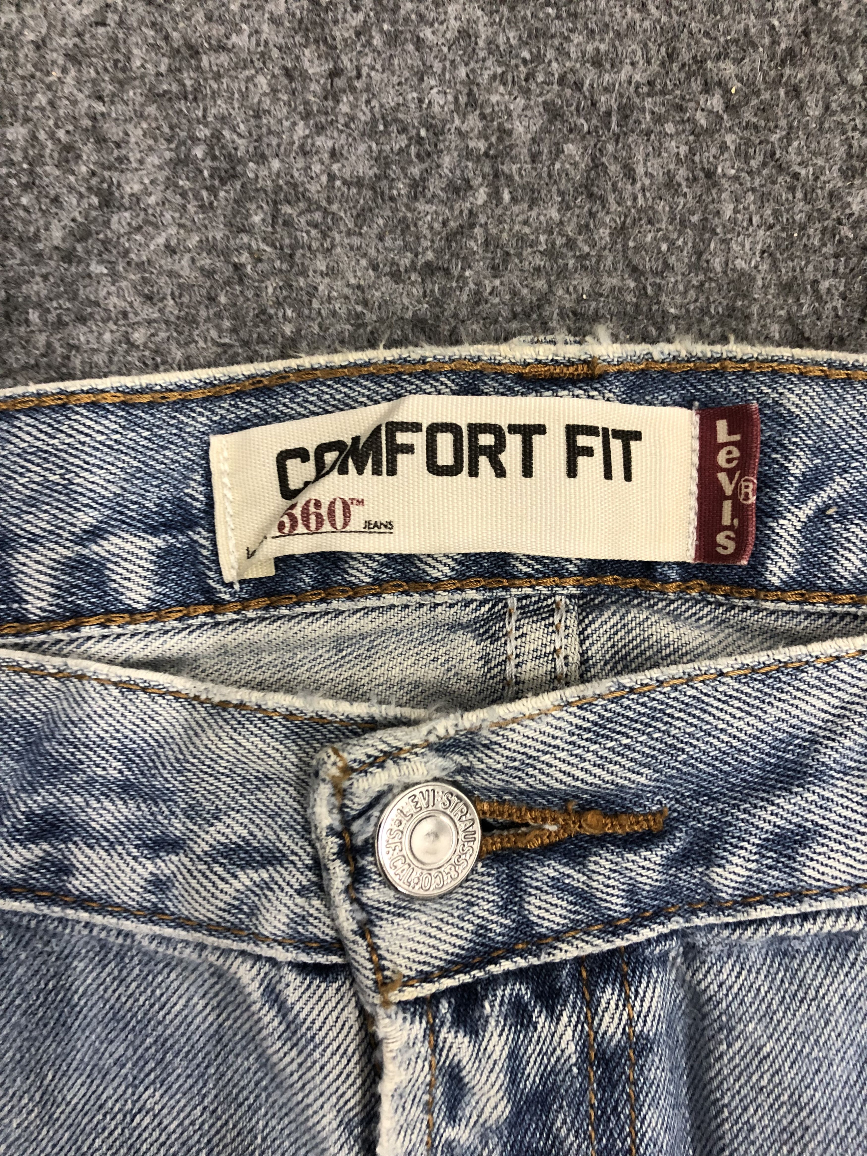 Levi's × Vintage Vintage Distressed Levis 560 Faded Blue Baggy Jeans DP1270 Size US 35 - 7 Thumbnail