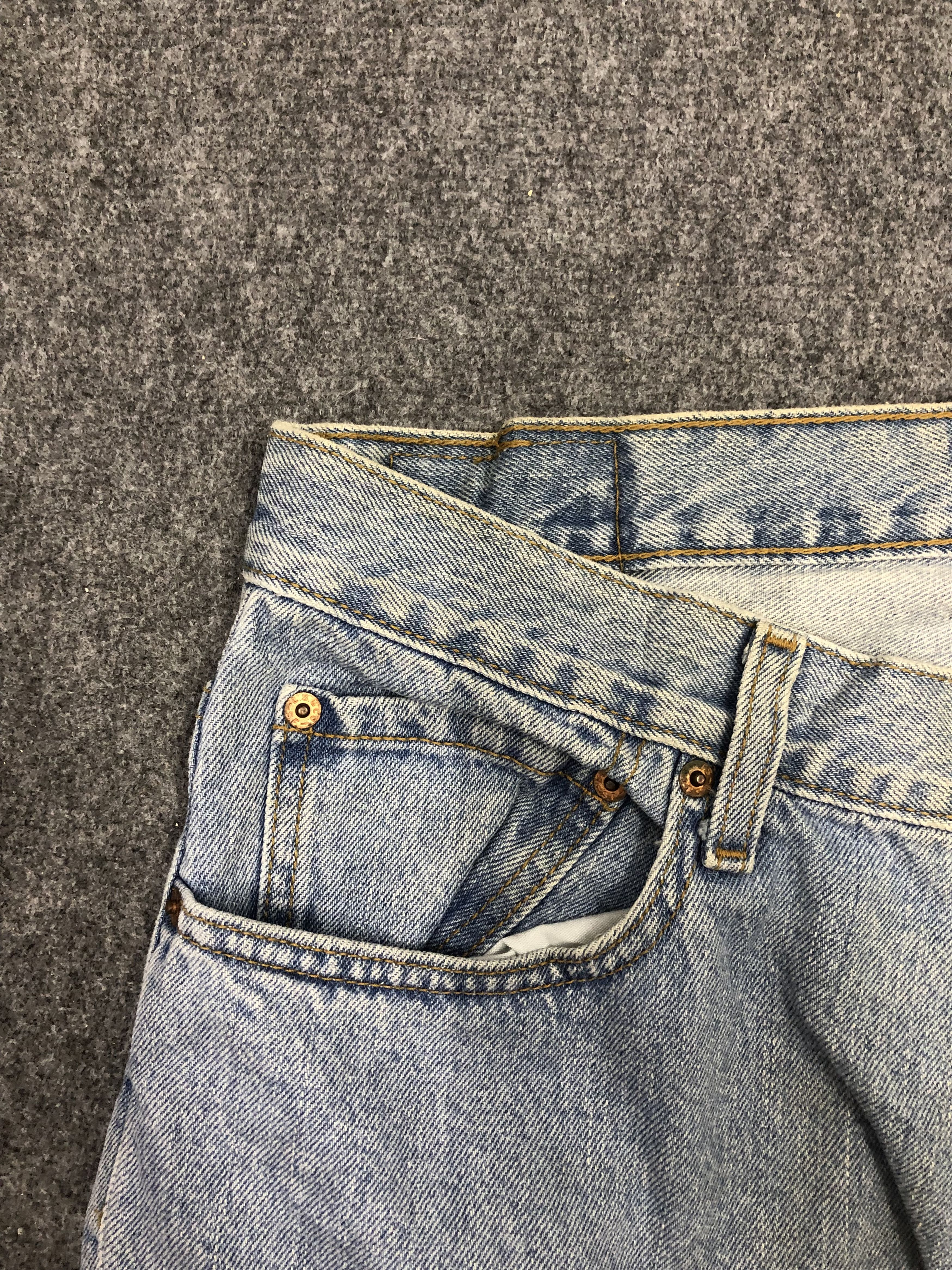 Levi's × Vintage Vintage Levis 560 Faded Blue Baggy Jeans Size US 36 / EU 52 - 9 Thumbnail
