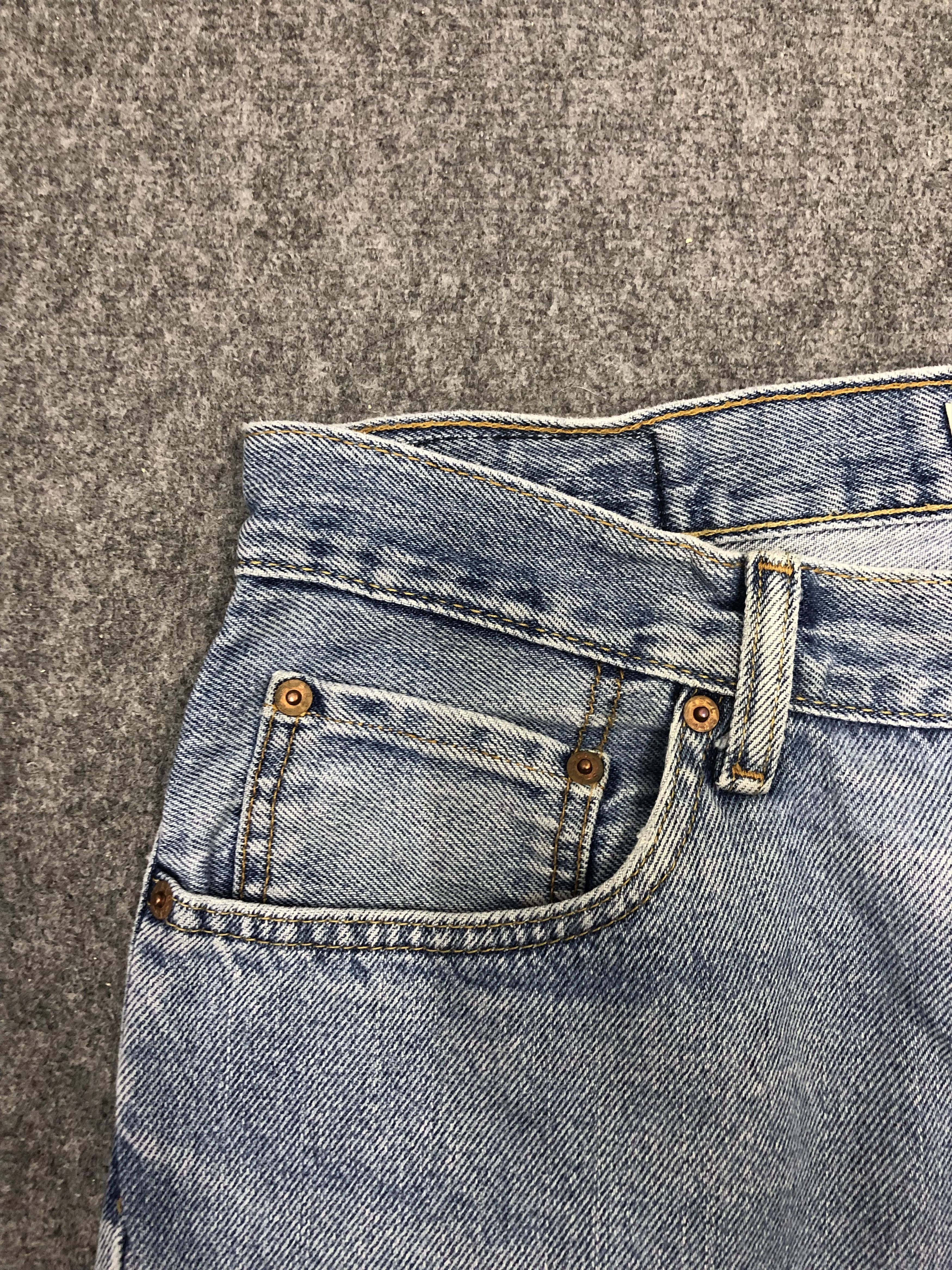 Levi's × Vintage Vintage Levis 550 Faded Blue Baggy Jeans Size US 34 / EU 50 - 9 Thumbnail