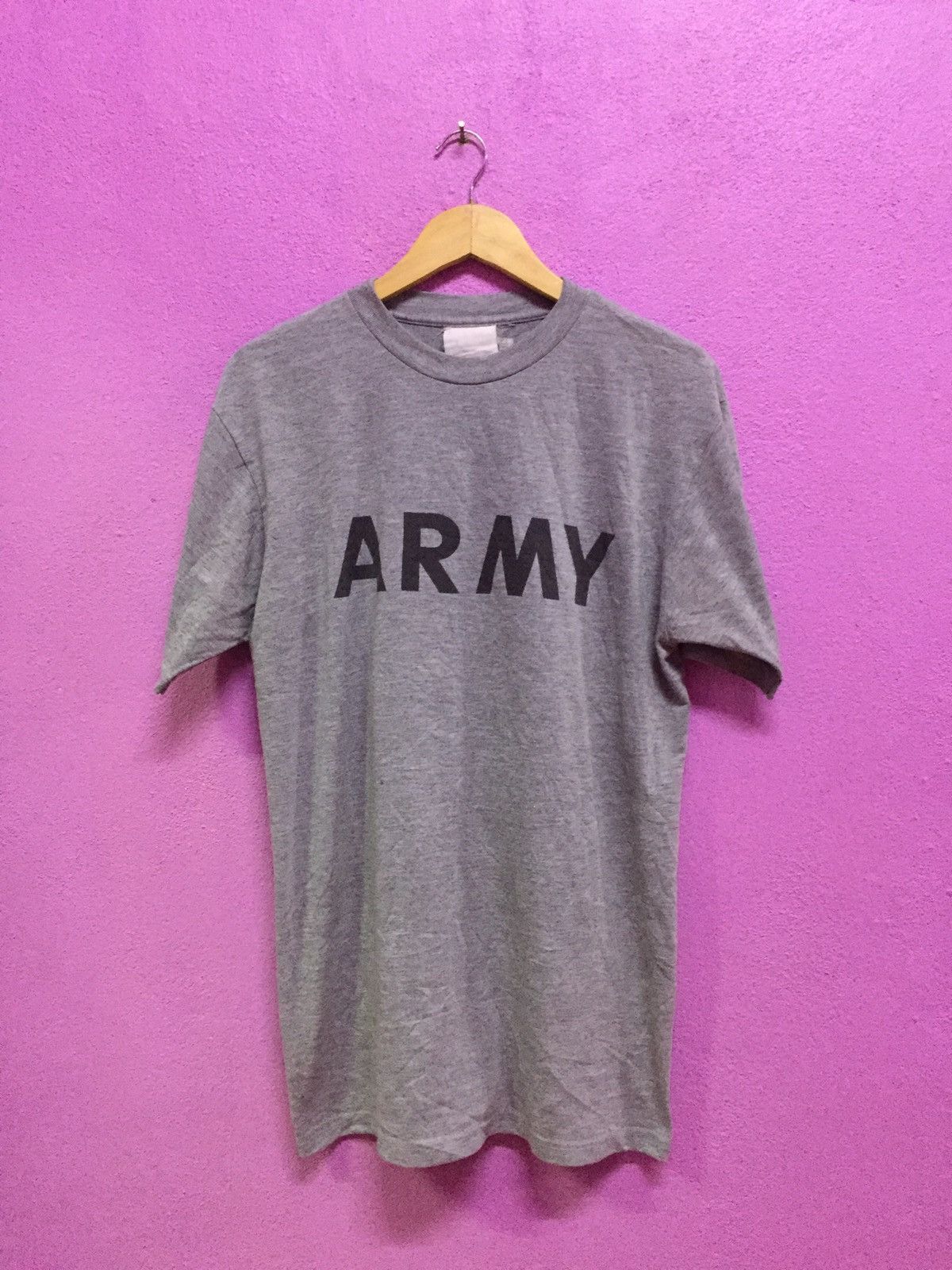 Vintage Vintage ARMY T-Shirts Size US XL / EU 56 / 4 - 1 Thumbnail
