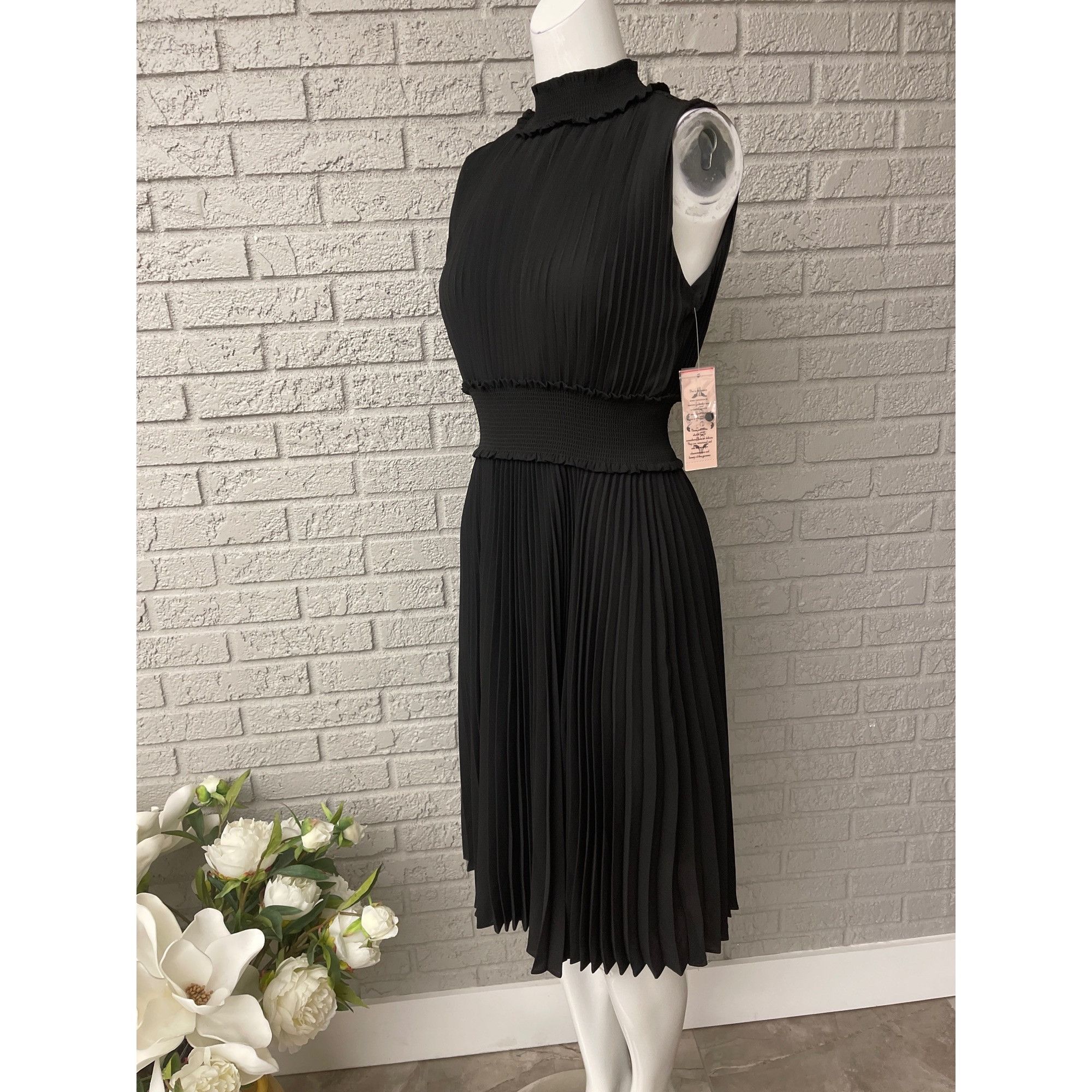 Nanette Lepore Black Accordion Smock Dress Size 6P NWT