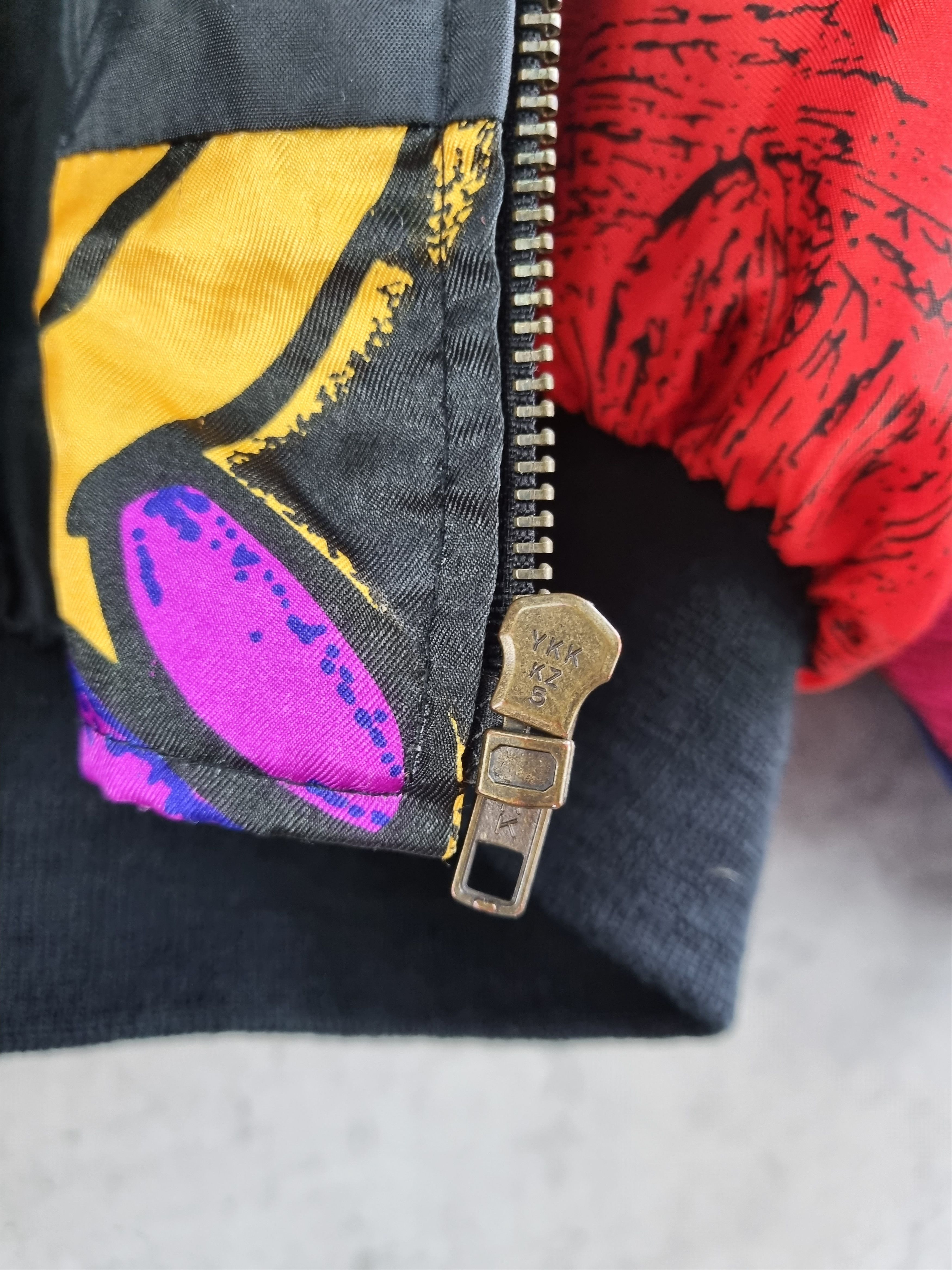 Vintage 90s Picasso Abstract Print, shiny fabrics looks like Silk Size M / US 6-8 / IT 42-44 - 14 Thumbnail