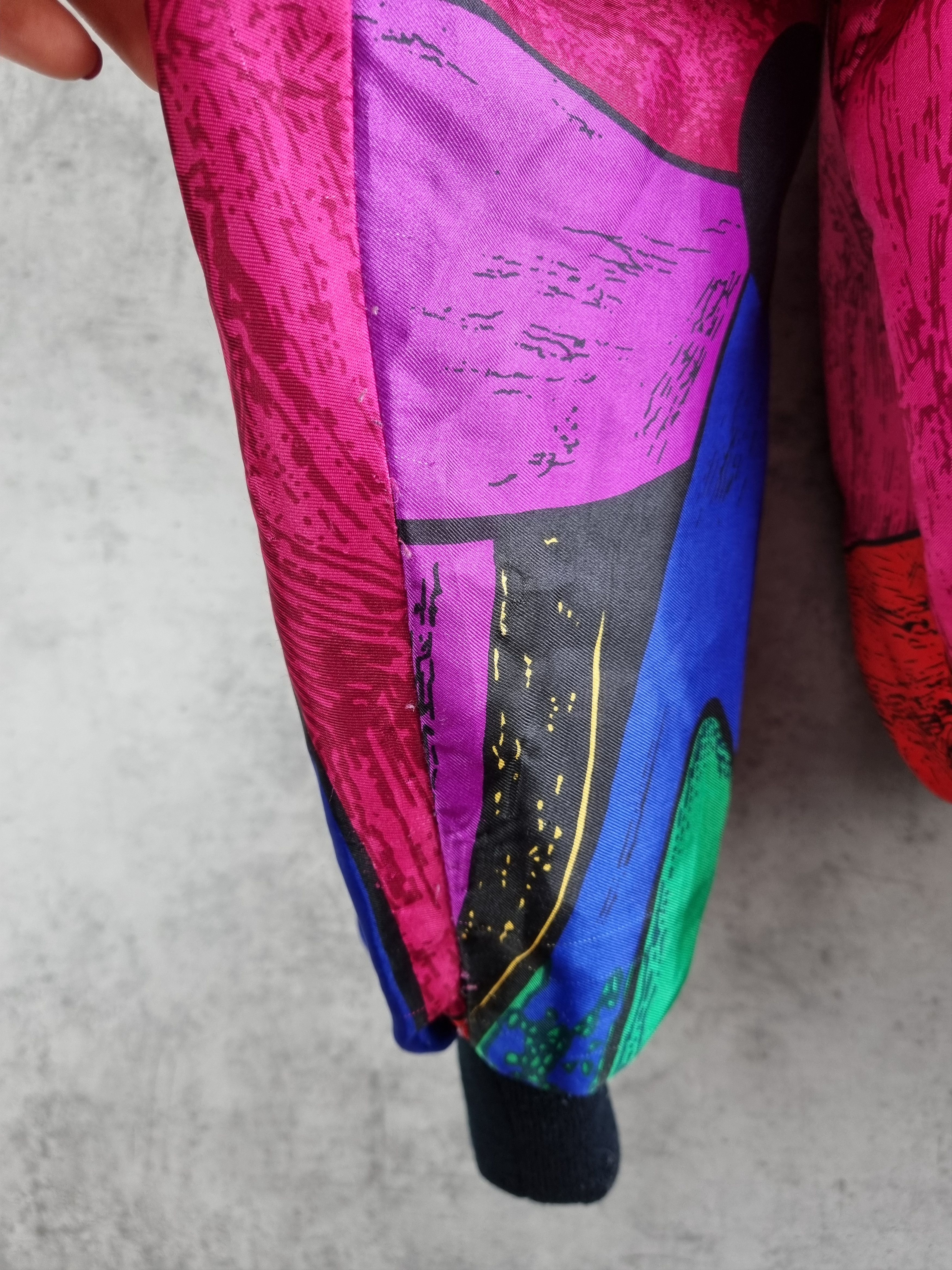 Vintage 90s Picasso Abstract Print, shiny fabrics looks like Silk Size M / US 6-8 / IT 42-44 - 20 Thumbnail