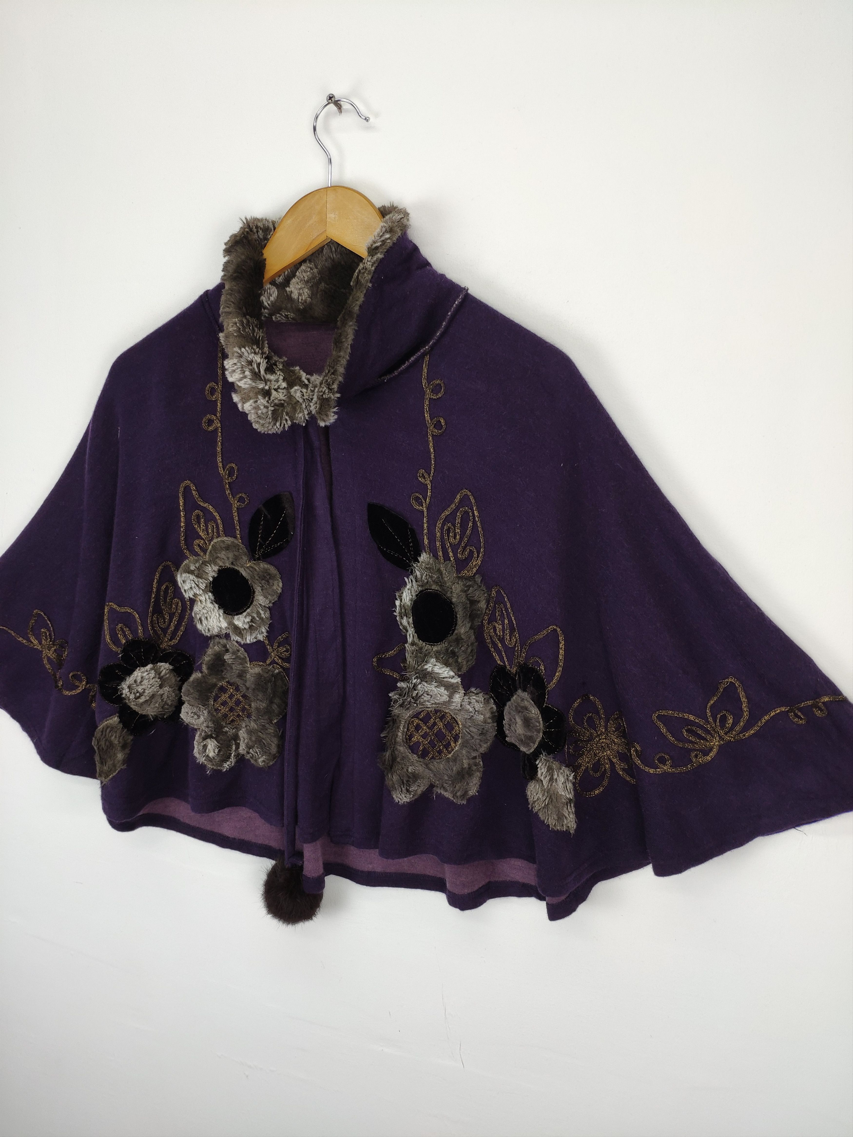 Japanese Brand Steal 💥 Vintage Japanese Brand Poncho Flower Motif Size ONE SIZE - 2 Thumbnail