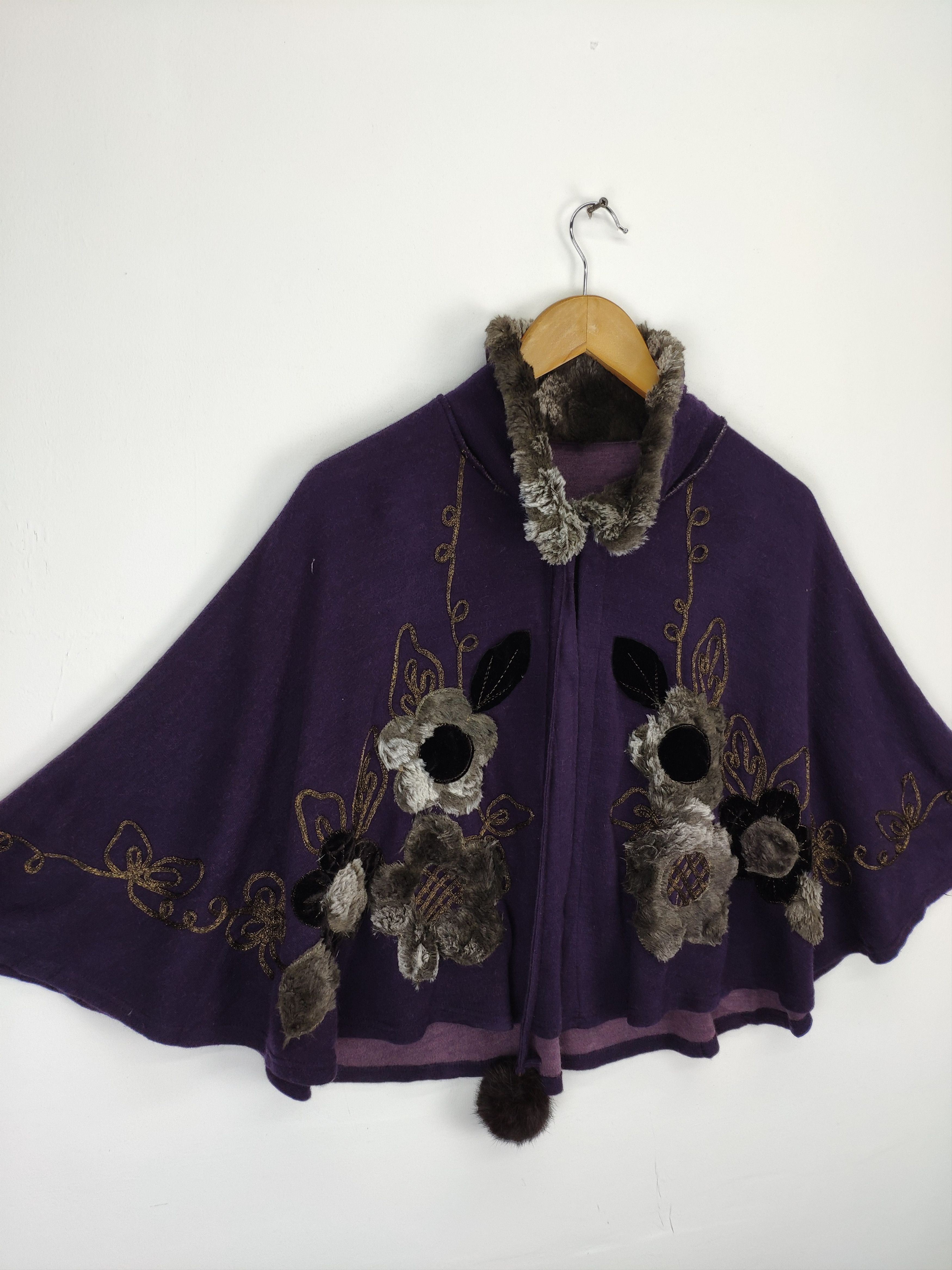 Japanese Brand Steal 💥 Vintage Japanese Brand Poncho Flower Motif Size ONE SIZE - 3 Thumbnail