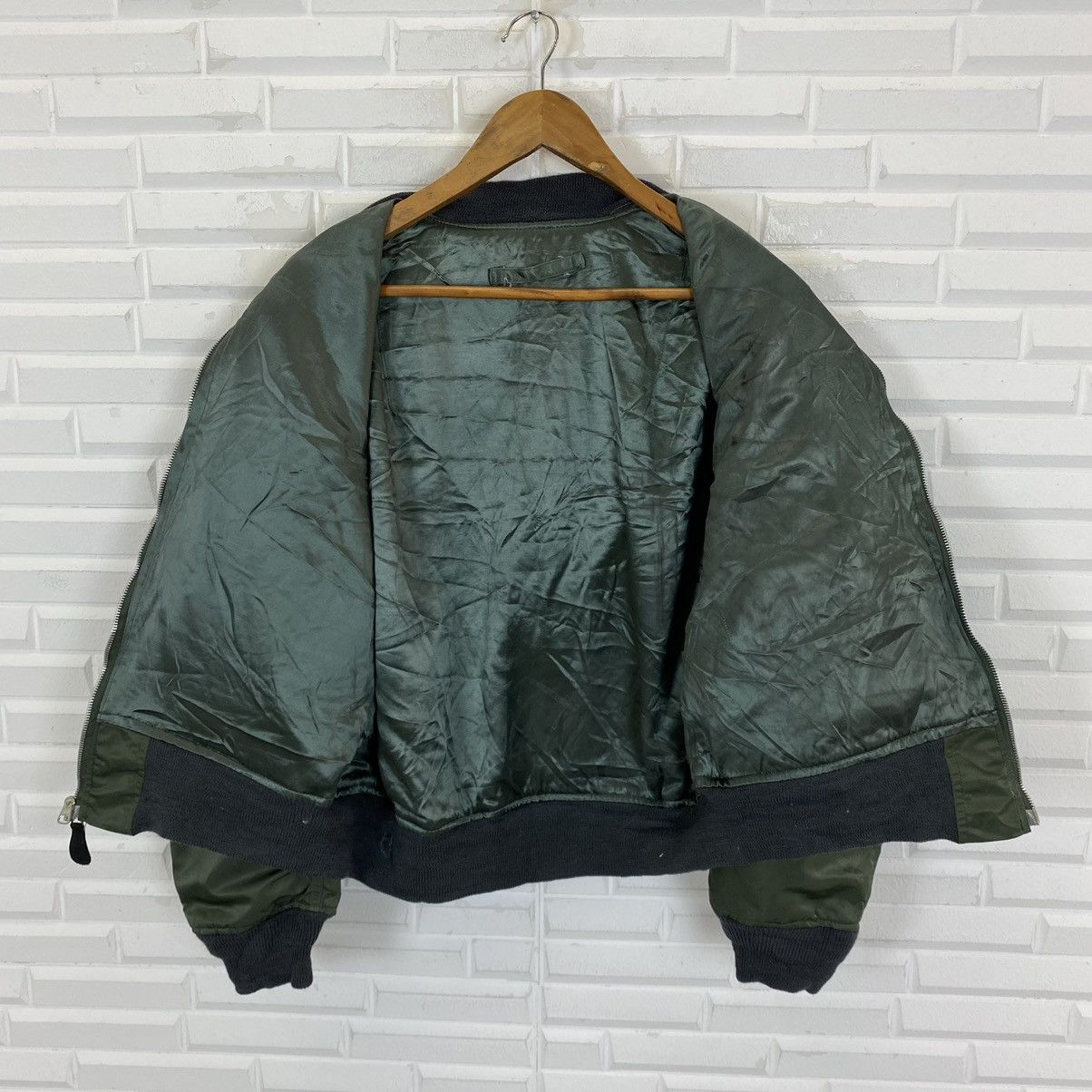 Alpha Industries Vintage Alpha Industries Ma-1 Bomber jacket Size US M / EU 48-50 / 2 - 9 Thumbnail