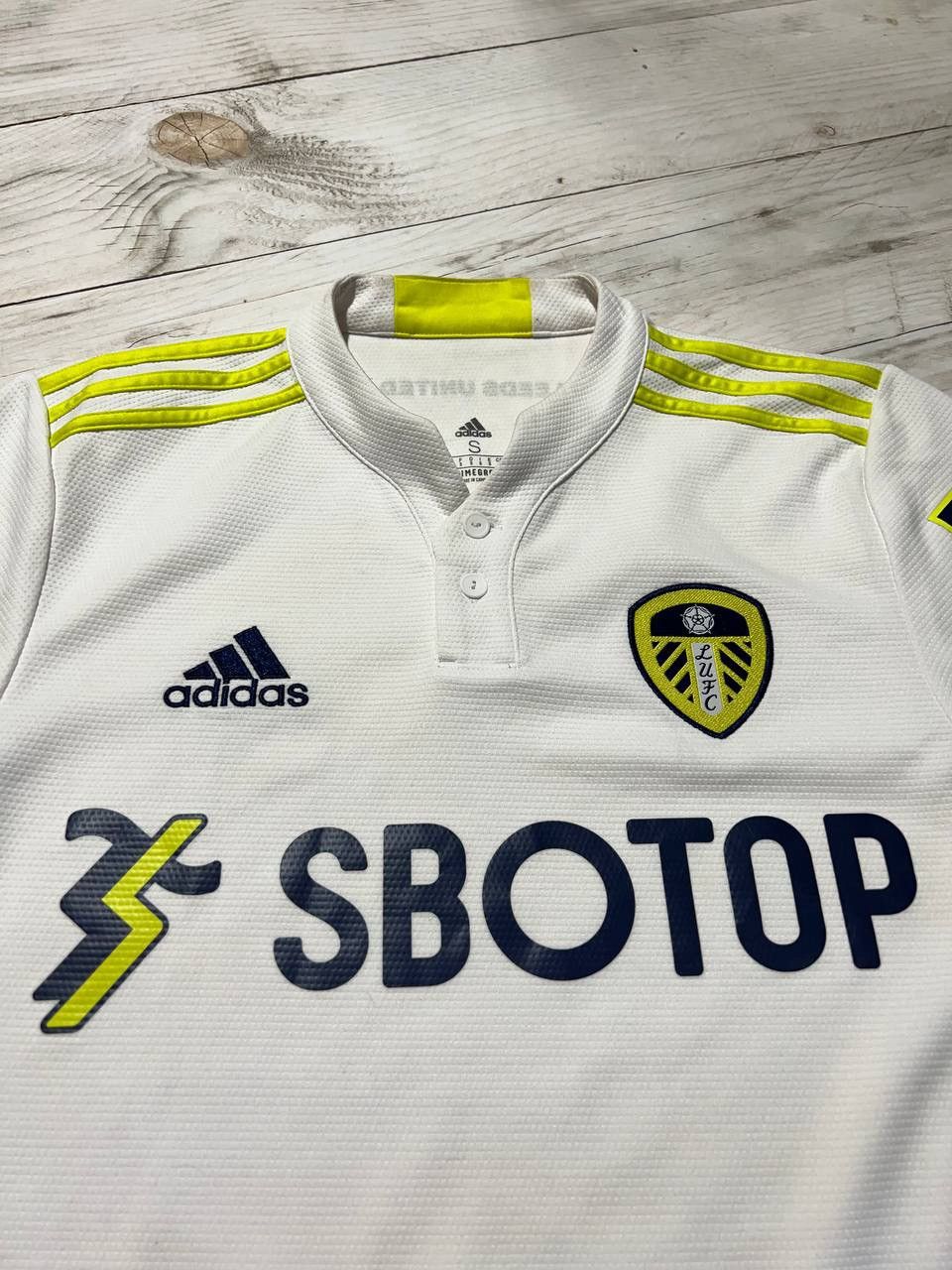 Adidas Adidas Leeds United 2021 2022 Home Football Shirt Jersey Size US S / EU 44-46 / 1 - 5 Thumbnail