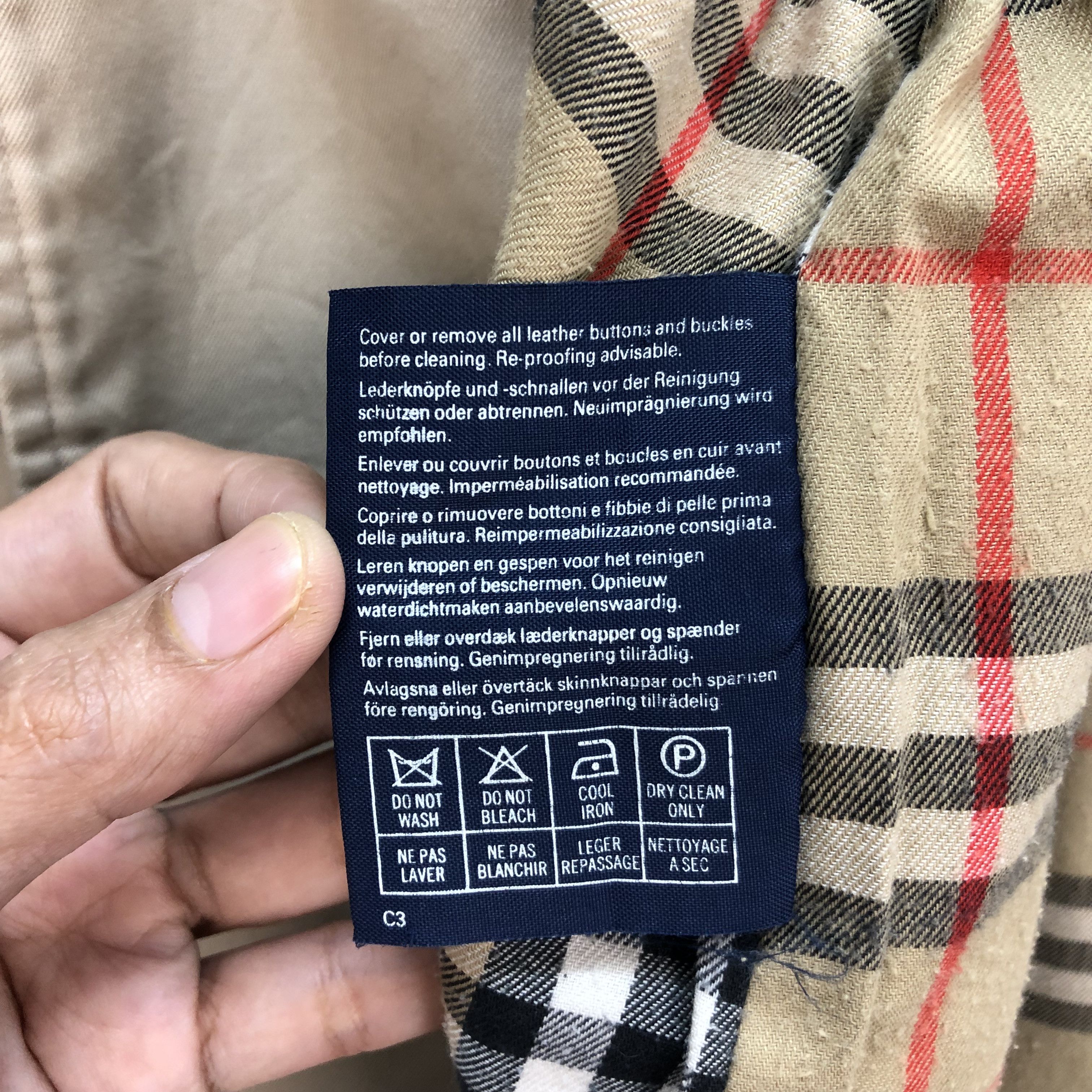 Burberry VINTAGE BURBEERYS NOVA CHECK OVERCOAT #6872-96 Size US XL / EU 56 / 4 - 9 Thumbnail