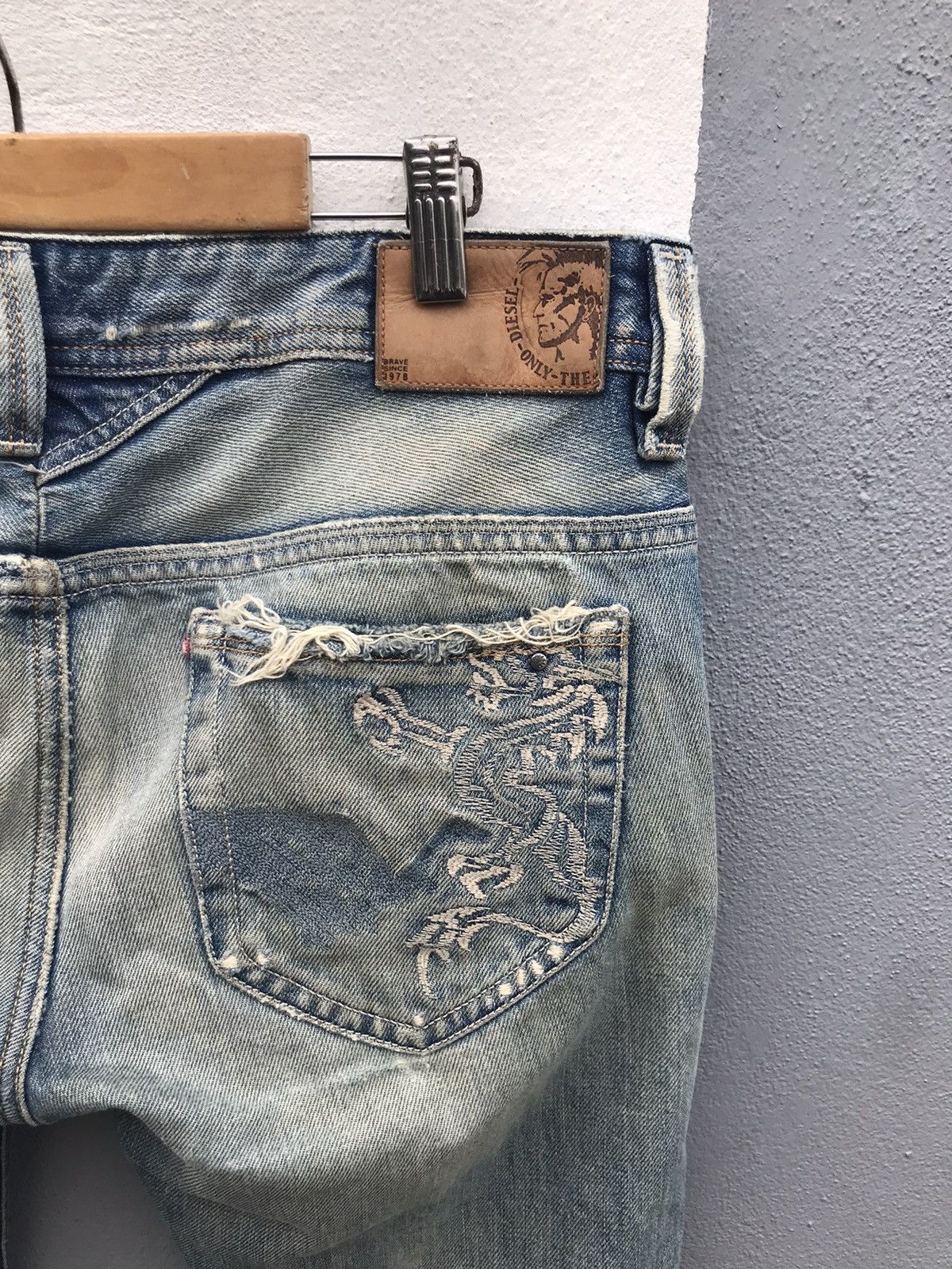 Diesel Diesel distressed denim jeans Size 32" / US 10 / IT 46 - 2 Thumbnail