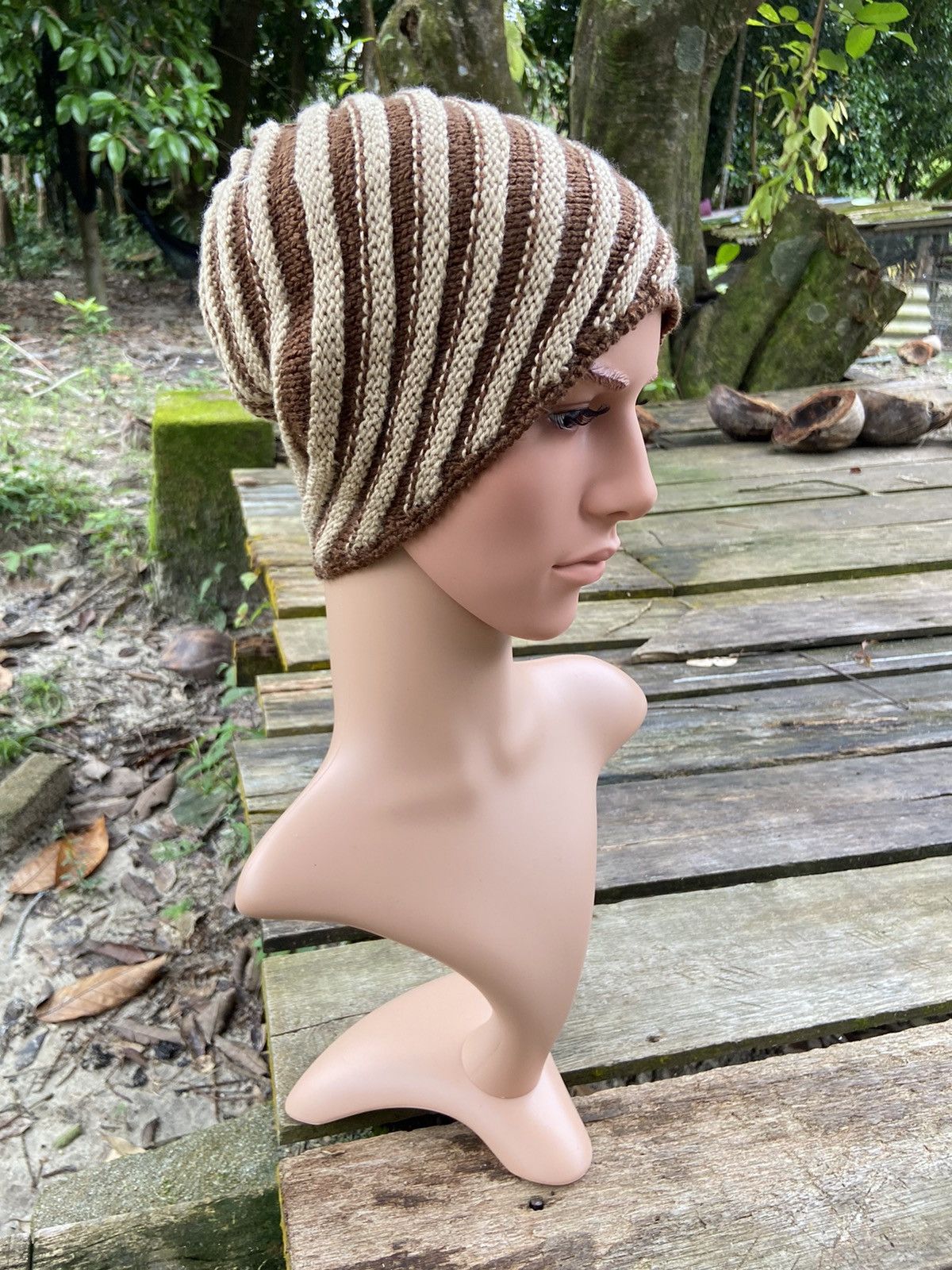 Japanese Brand DOUBLE COLOUR SPIRAL DESIGN KNITTED BEANIE Size ONE SIZE - 4 Thumbnail