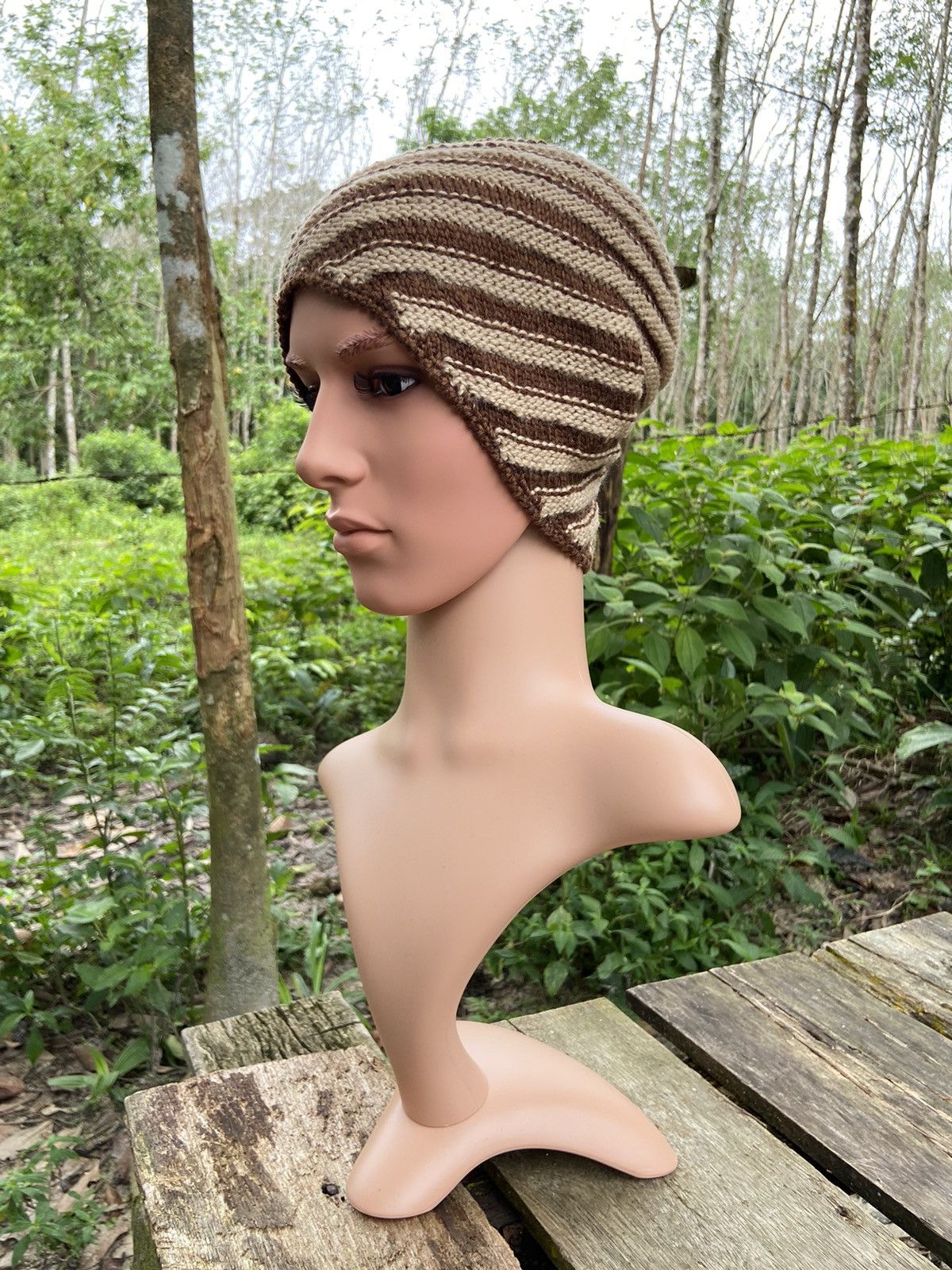Japanese Brand DOUBLE COLOUR SPIRAL DESIGN KNITTED BEANIE Size ONE SIZE - 3 Thumbnail