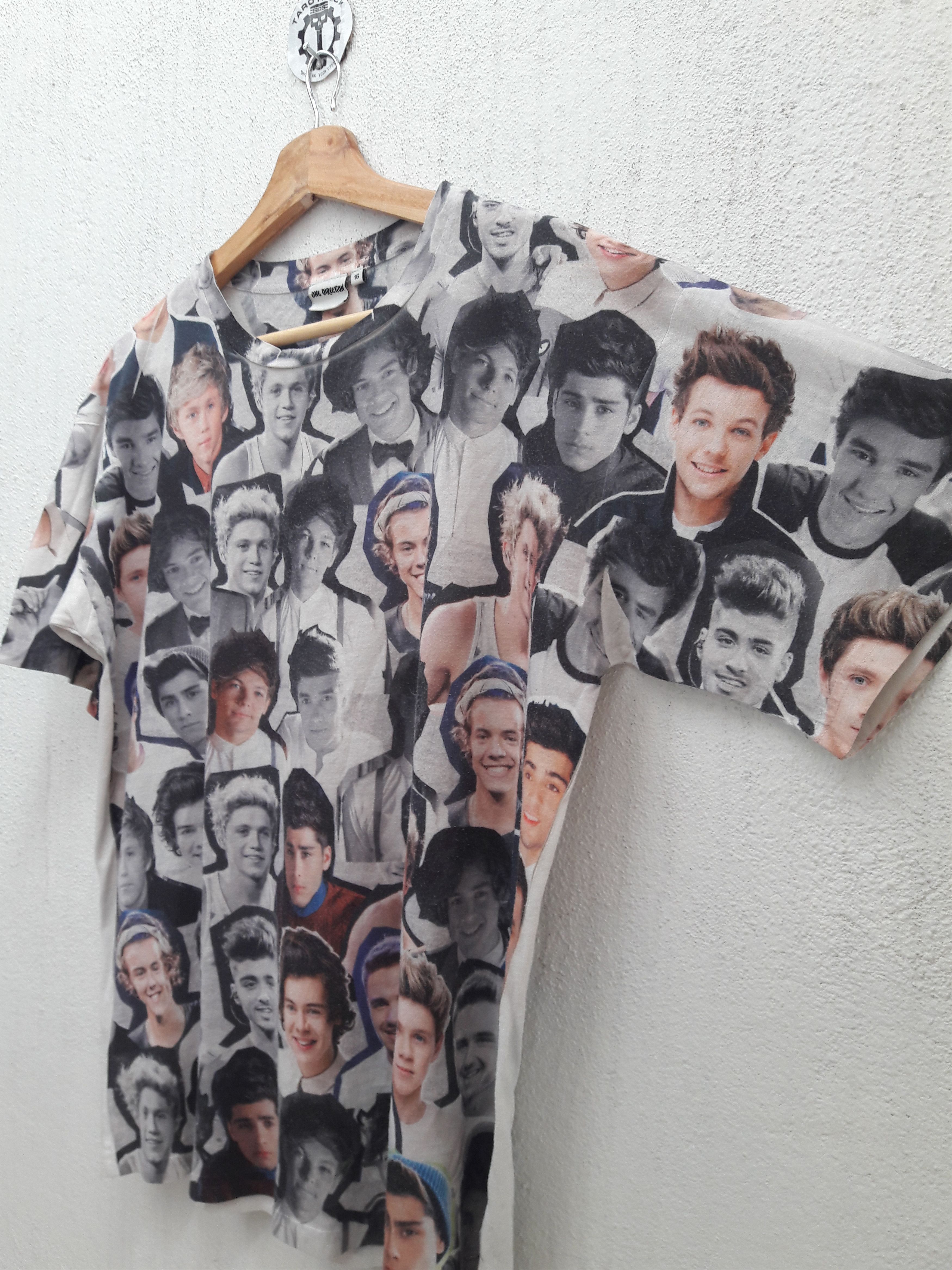 Band Tees × Rap Tees One Direction 2014 Over Print Merchandise Tee Size US L / EU 52-54 / 3 - 6 Thumbnail