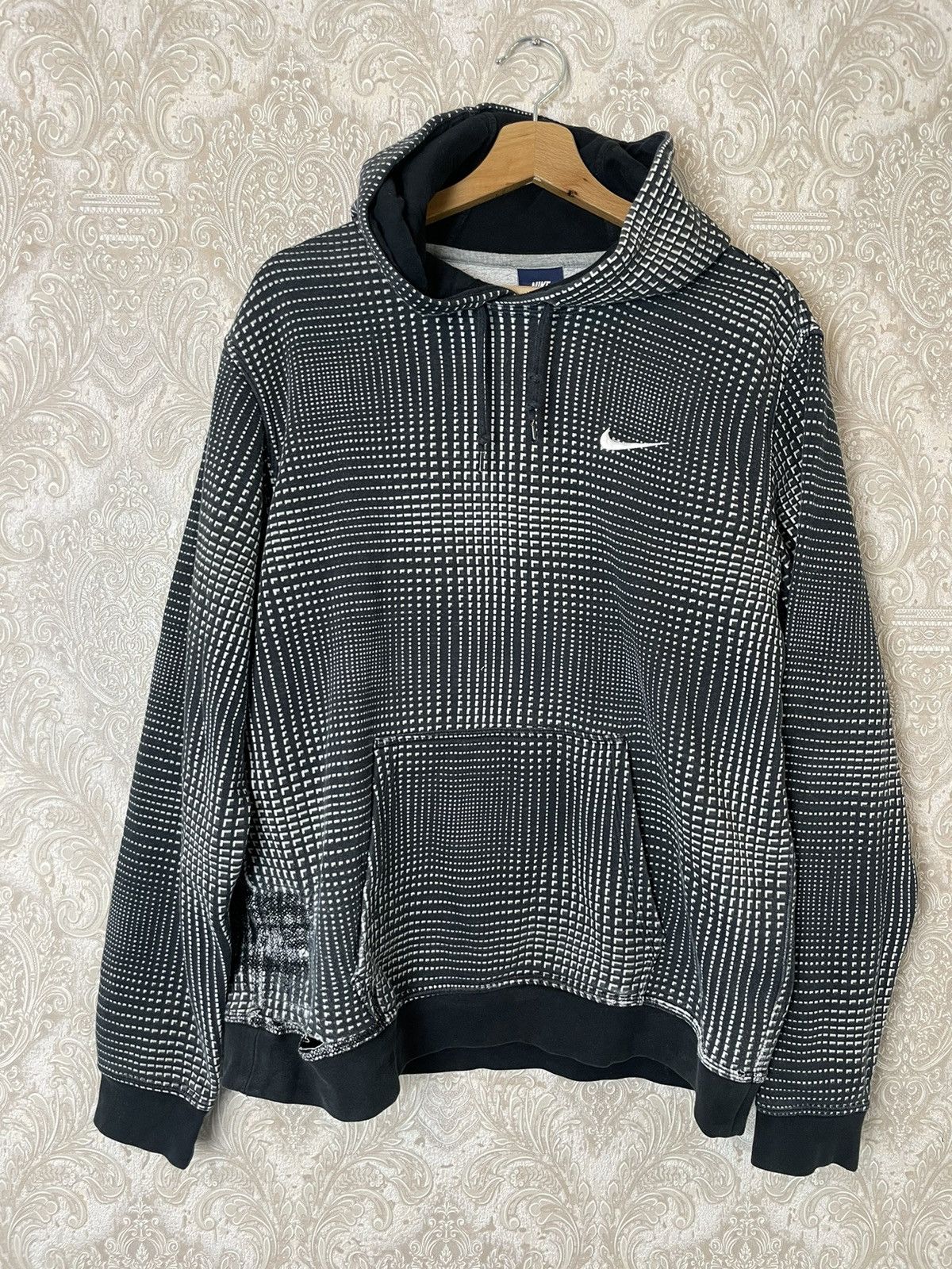 Nike × Vintage Vintage Y2K Distressed Nike Hoodie Size US L / EU 52-54 / 3 - 1 Thumbnail