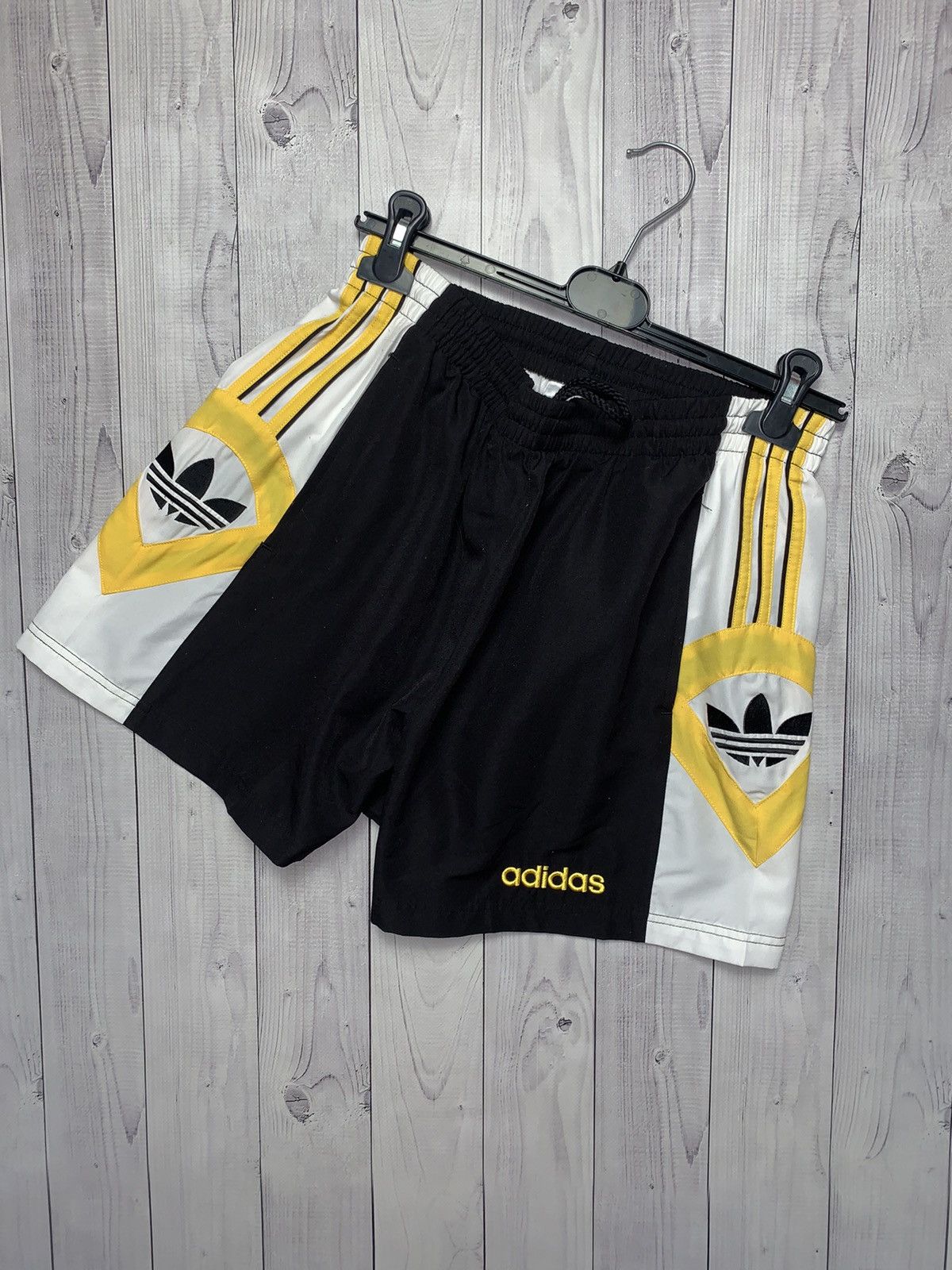 Vintage adidas shorts size M rare