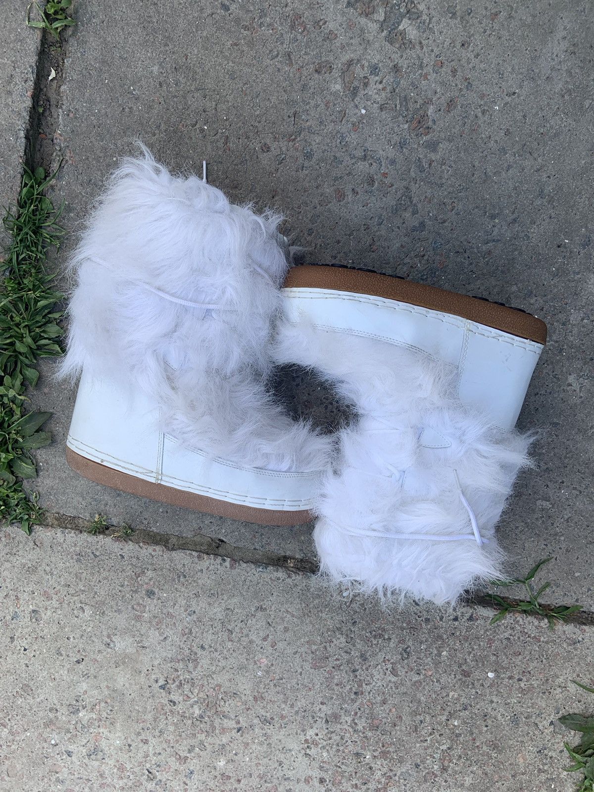 Japanese Brand vintage y2k mohair alt fur fuzzy yeti moon boots Size US 7.5 / EU 40-41 - 5 Thumbnail