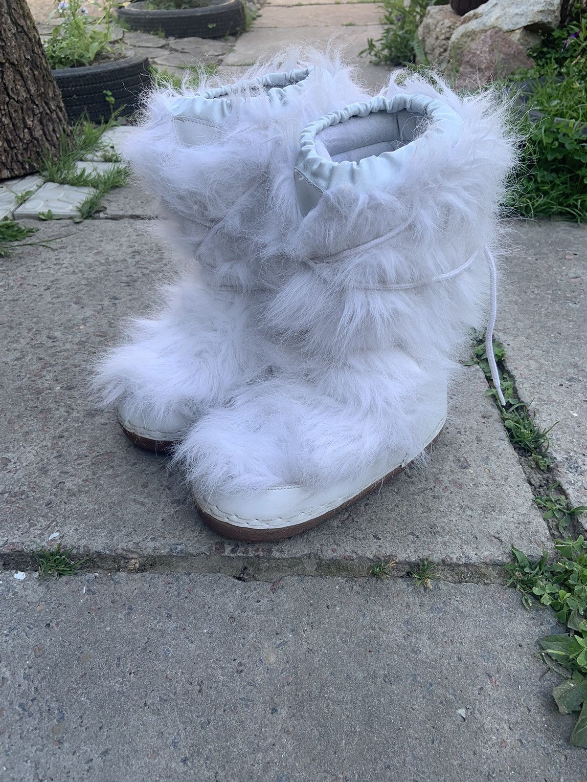 Japanese Brand vintage y2k mohair alt fur fuzzy yeti moon boots Size US 7.5 / EU 40-41 - 2 Thumbnail