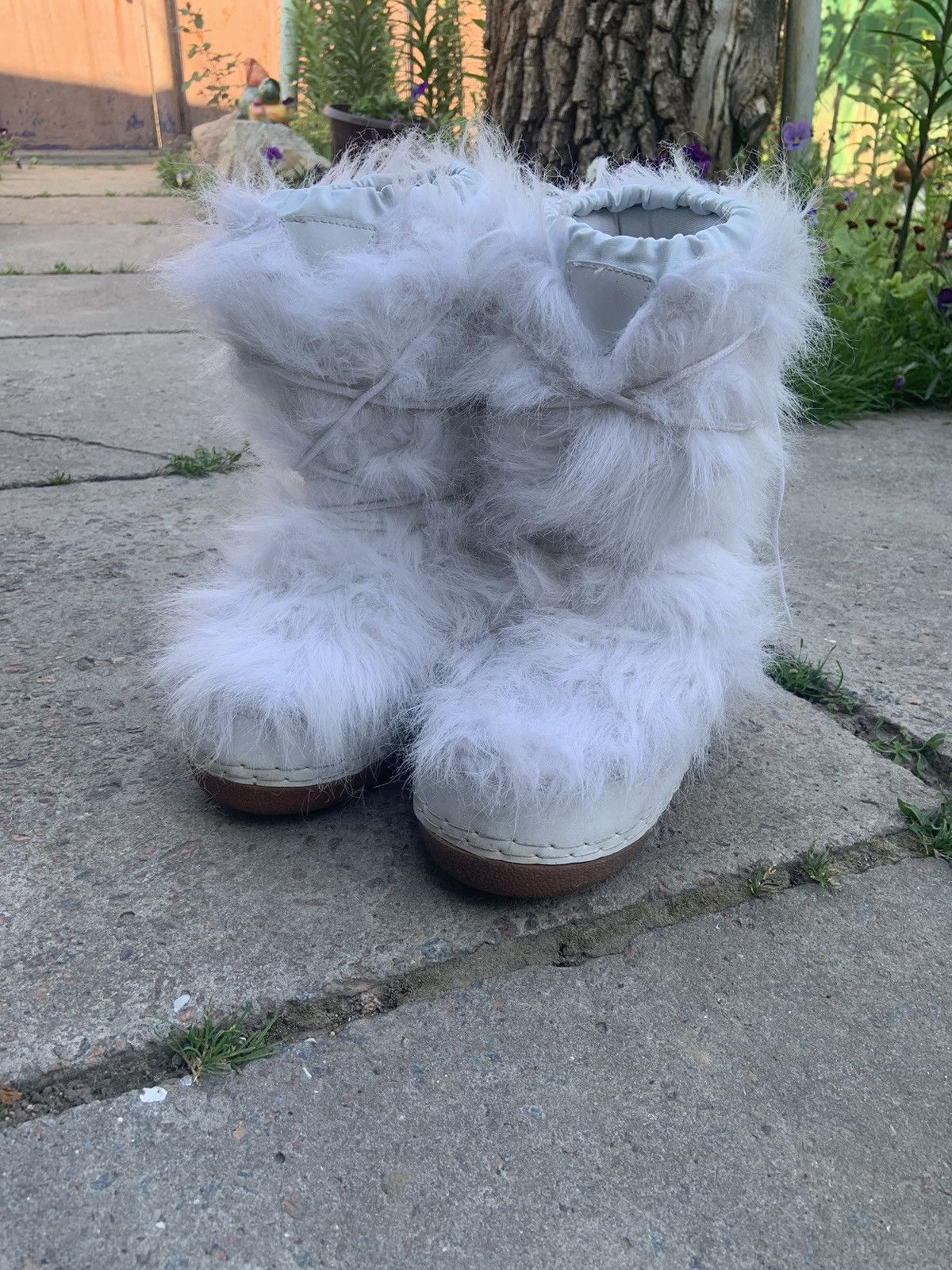 vintage y2k mohair alt fur fuzzy yeti moon boots